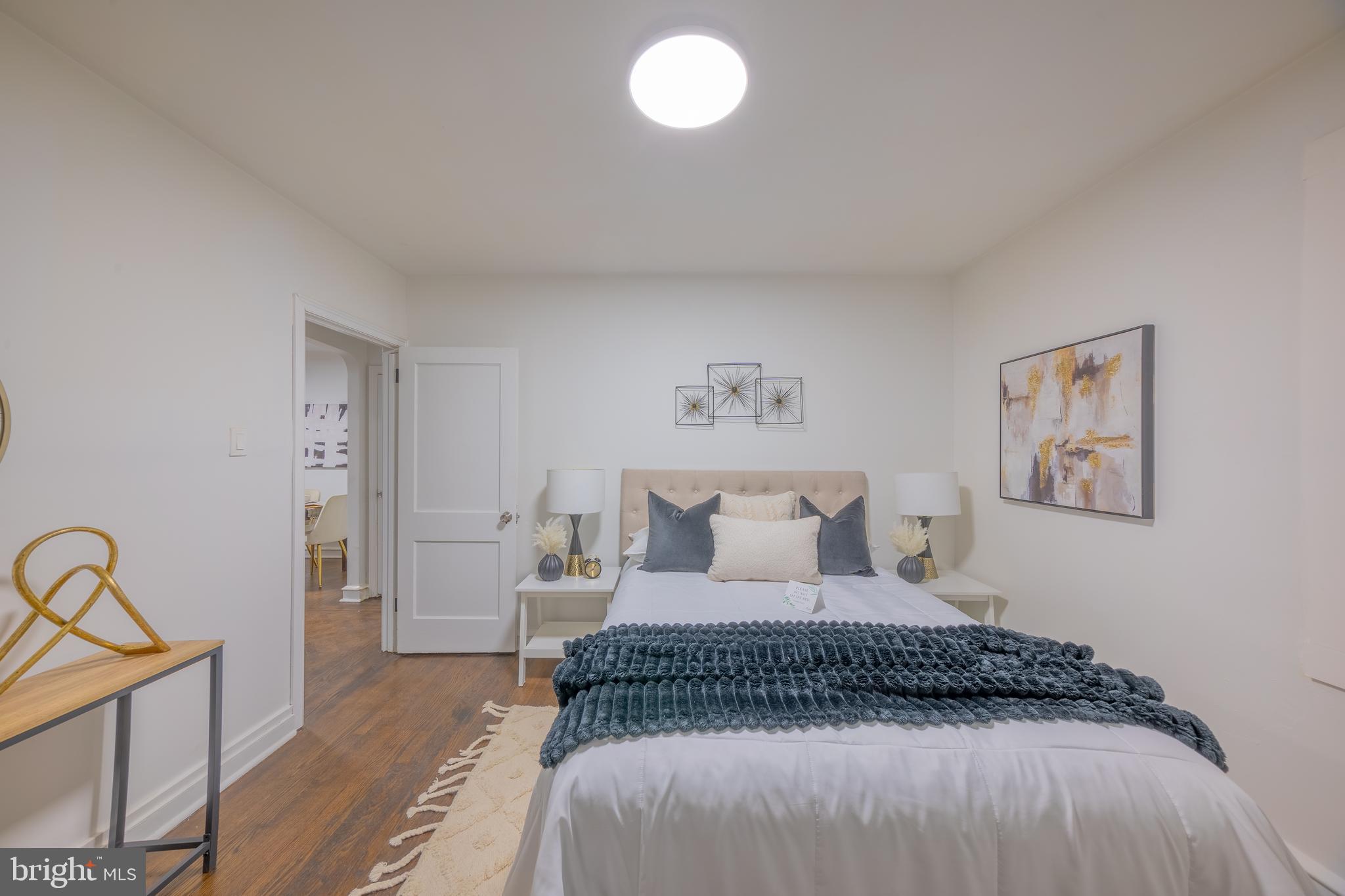 EAST OAK LANE - Residential Income