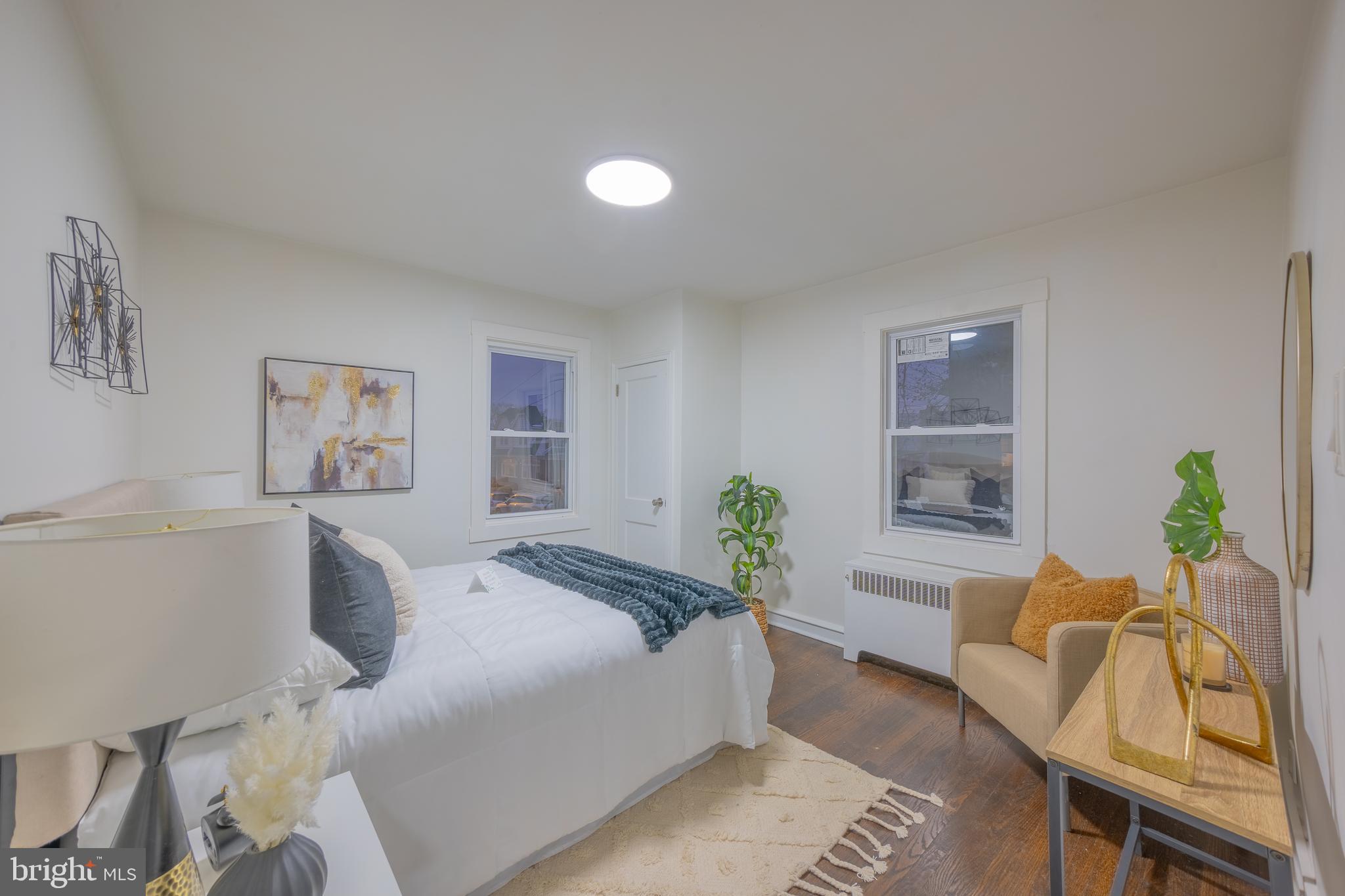 EAST OAK LANE - Residential Income