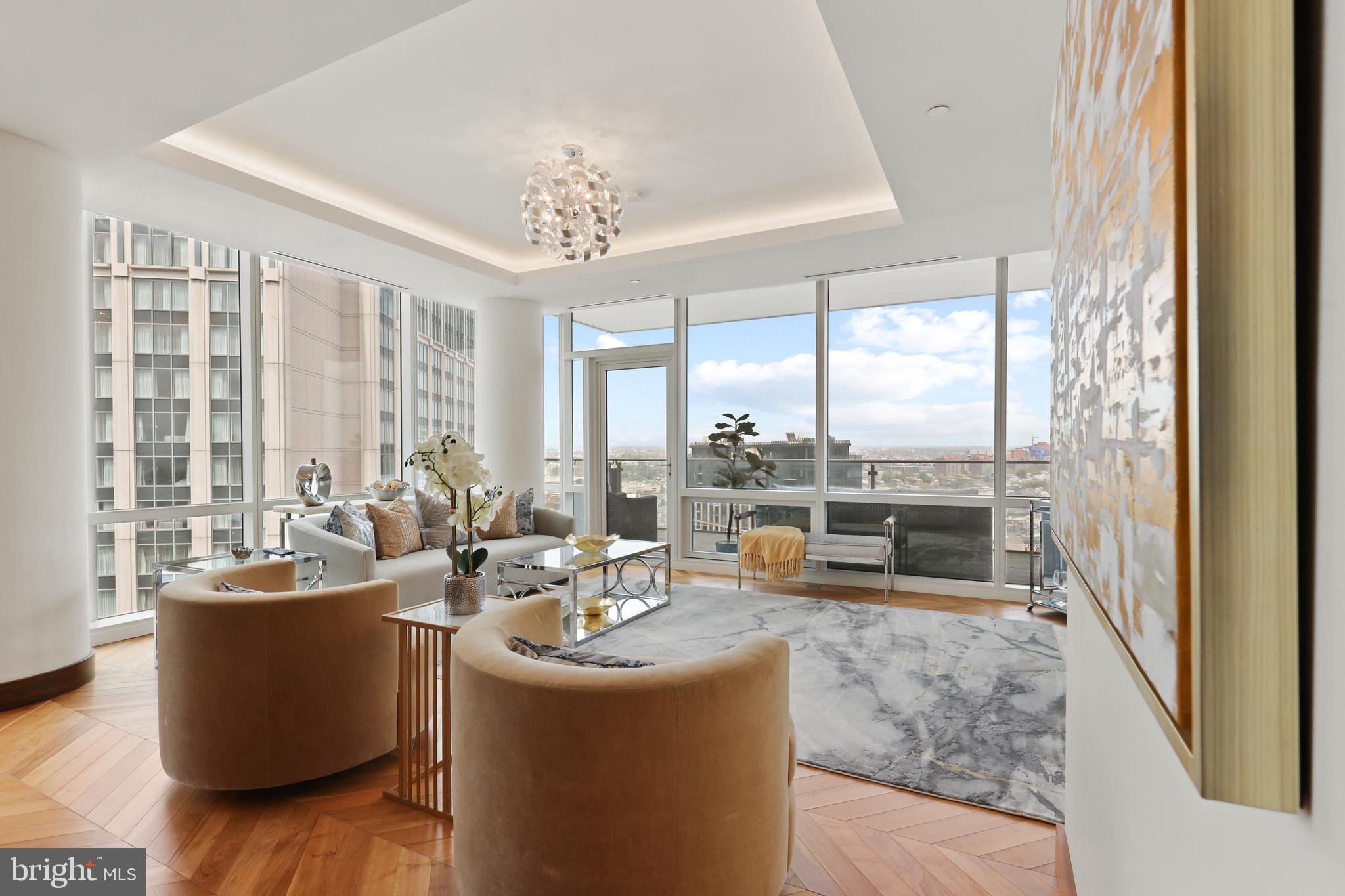 FOUR SEASONS PRIVATE RESIDENCES - Residential