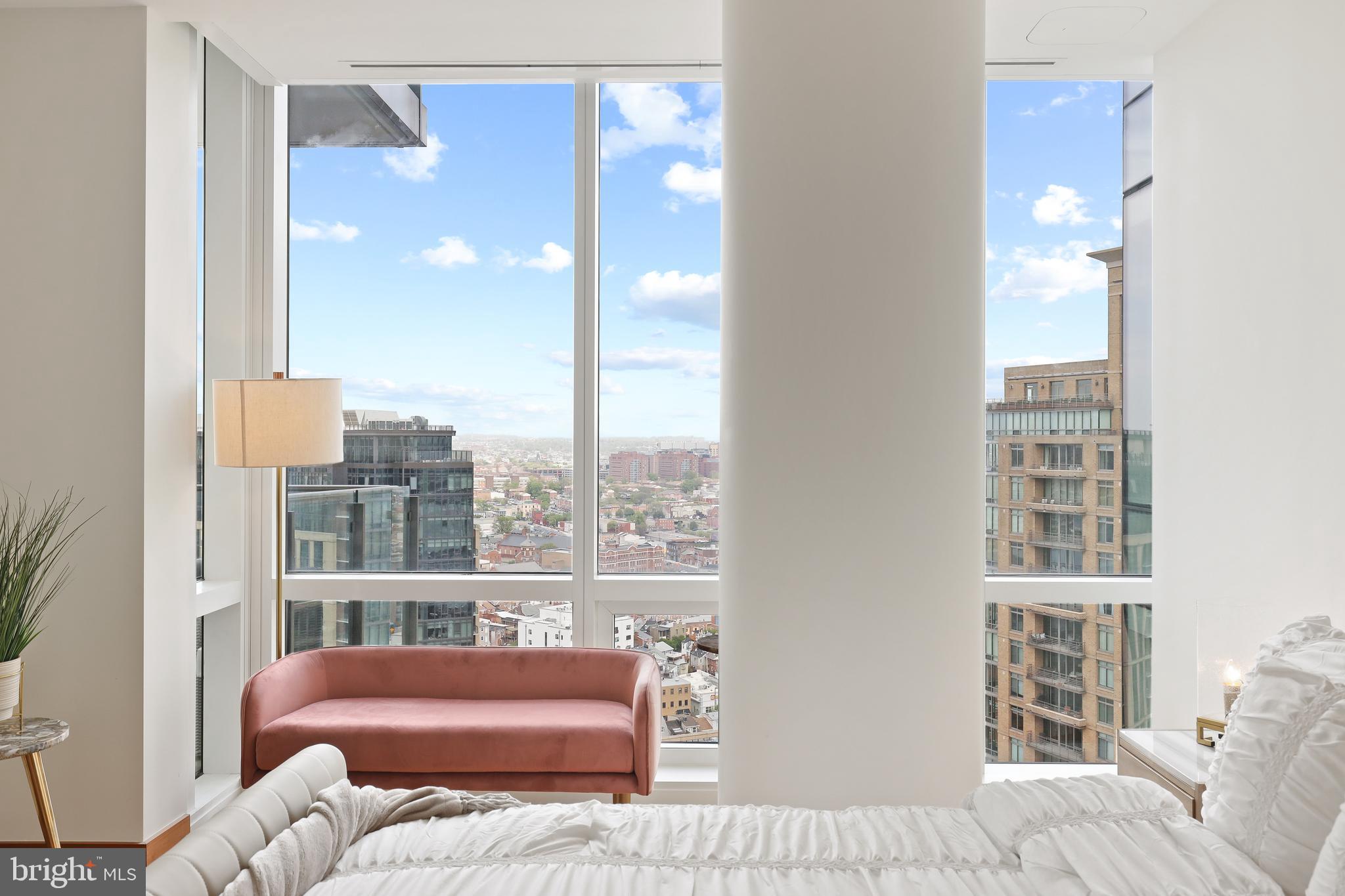 FOUR SEASONS PRIVATE RESIDENCES - Residential