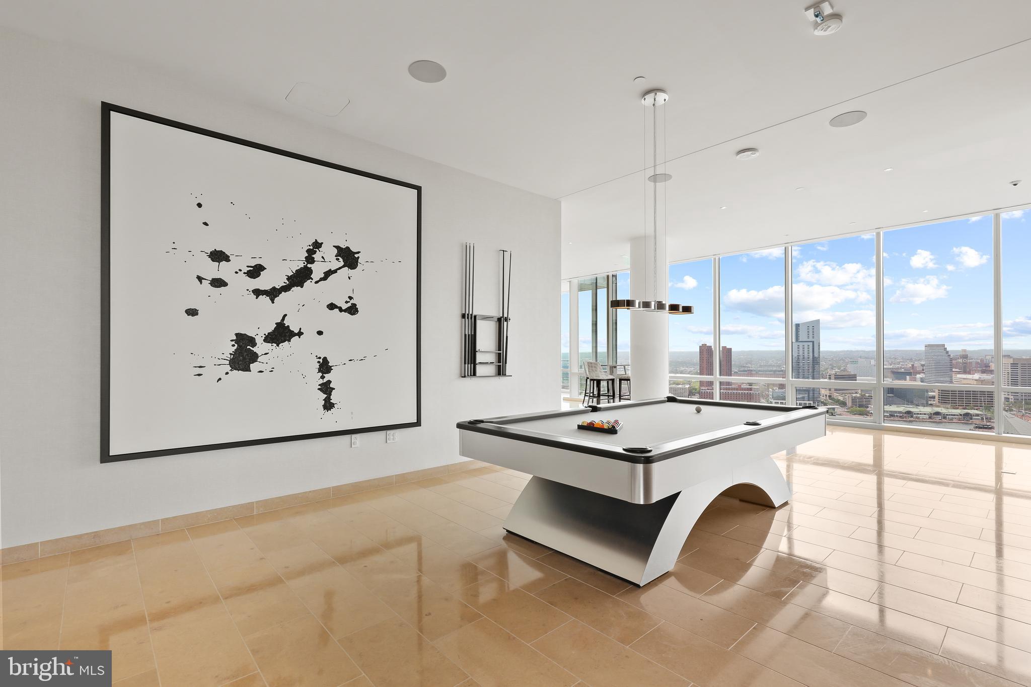 FOUR SEASONS PRIVATE RESIDENCES - Residential