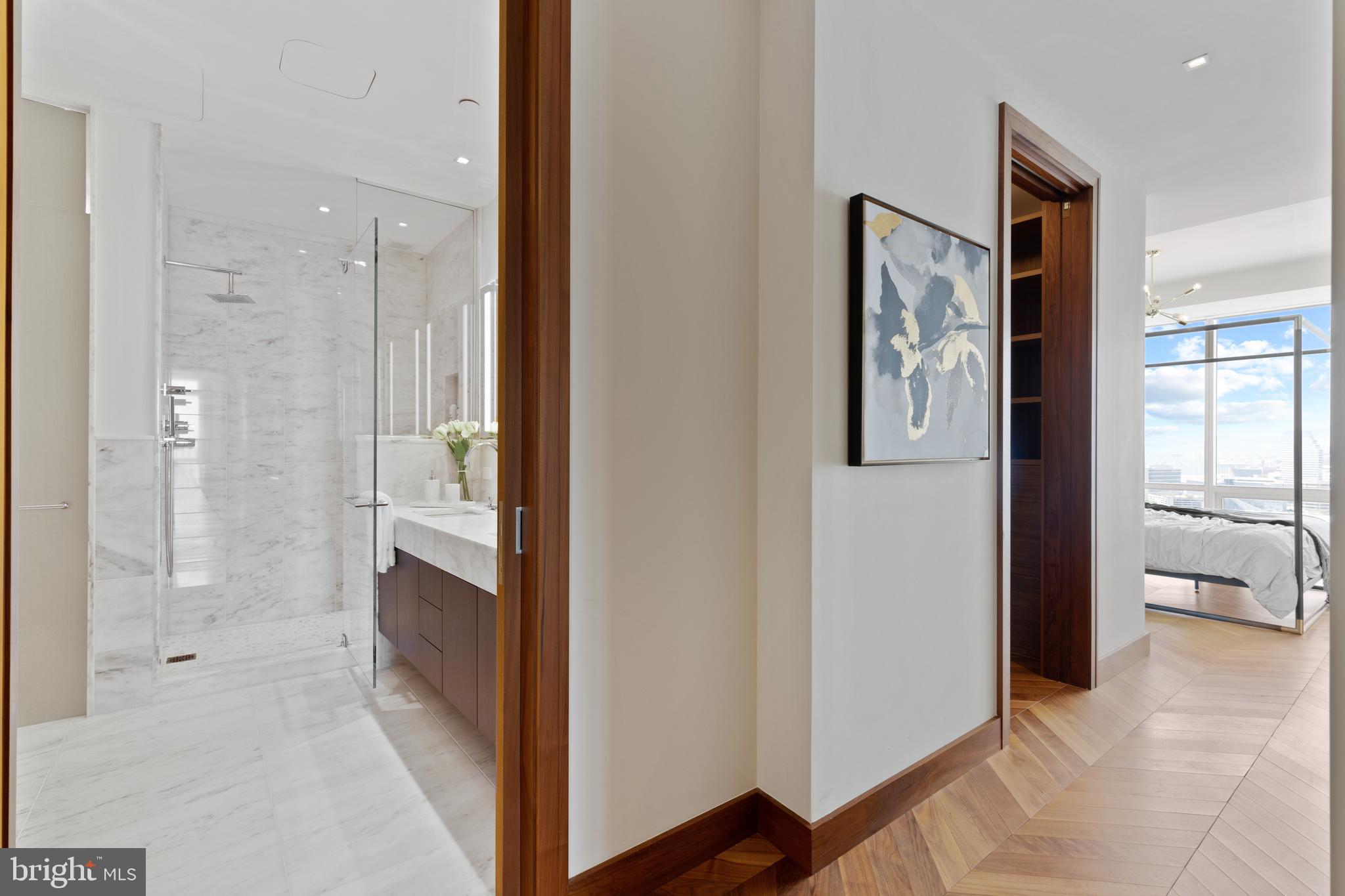 FOUR SEASONS PRIVATE RESIDENCES - Residential