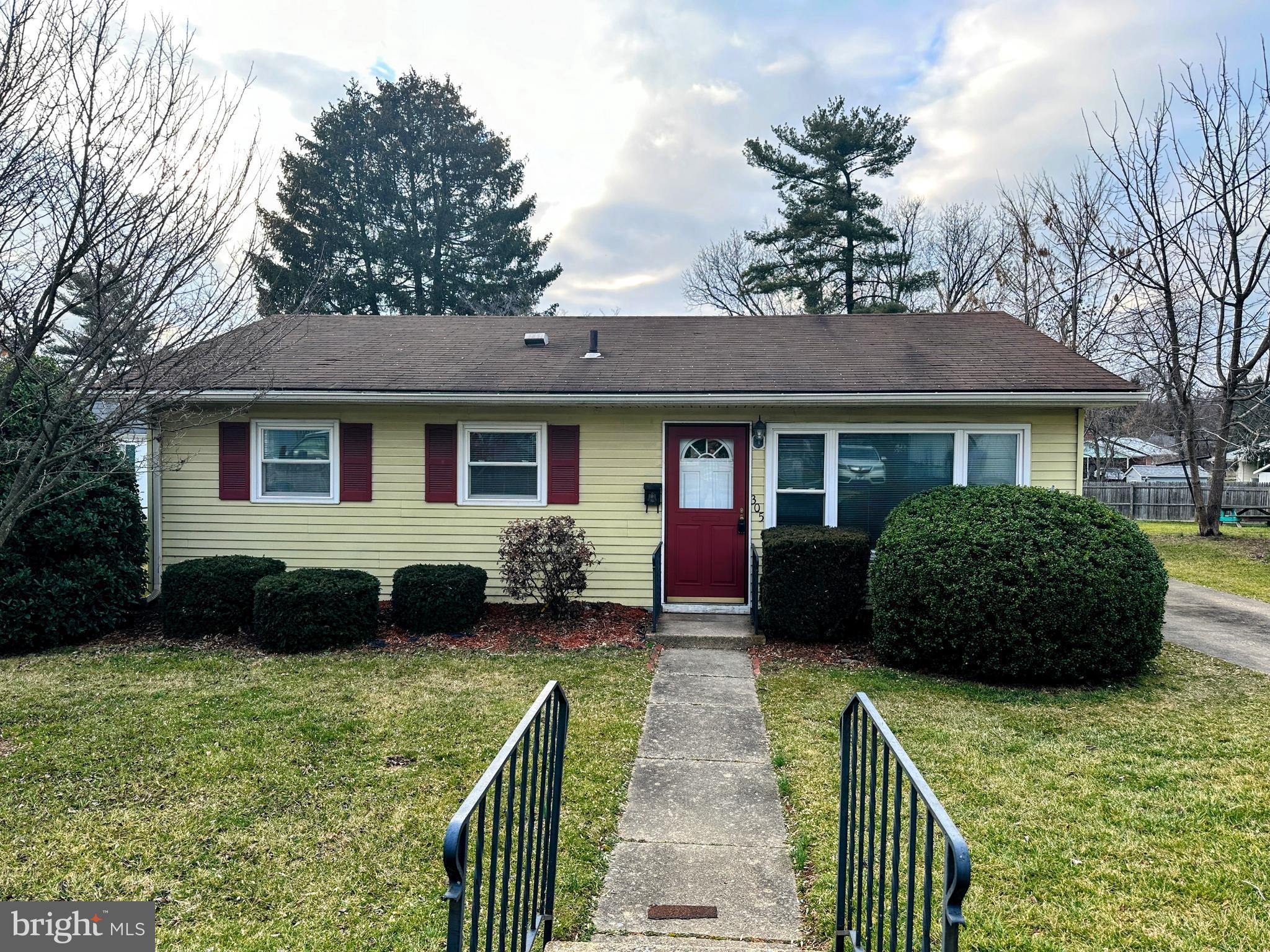 Single family house in the heart of Frederick.  Close to downtown yet close to shopping centers.  Three bedrooms, nice sized kitchen.  Includes a full size washer and dryer.  This house has  a new hvac system installed.    House has new flooring and freshly painted.  A beautiful yard for your family to enjoy.  Hurry this property will not last long!  Ready to move in!