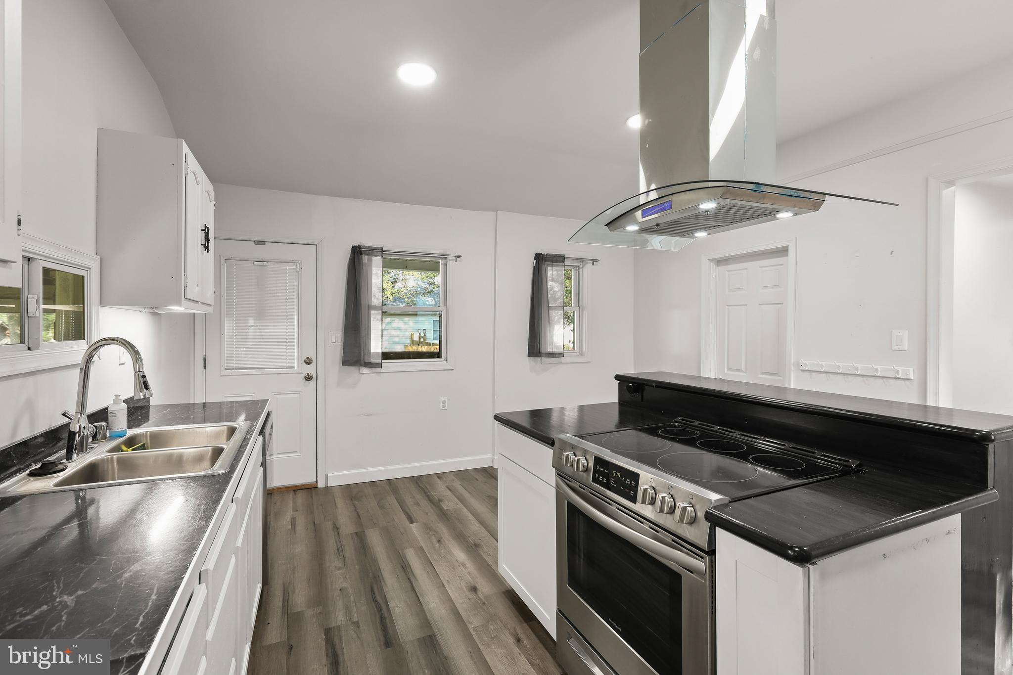 CEDARHURST - Residential