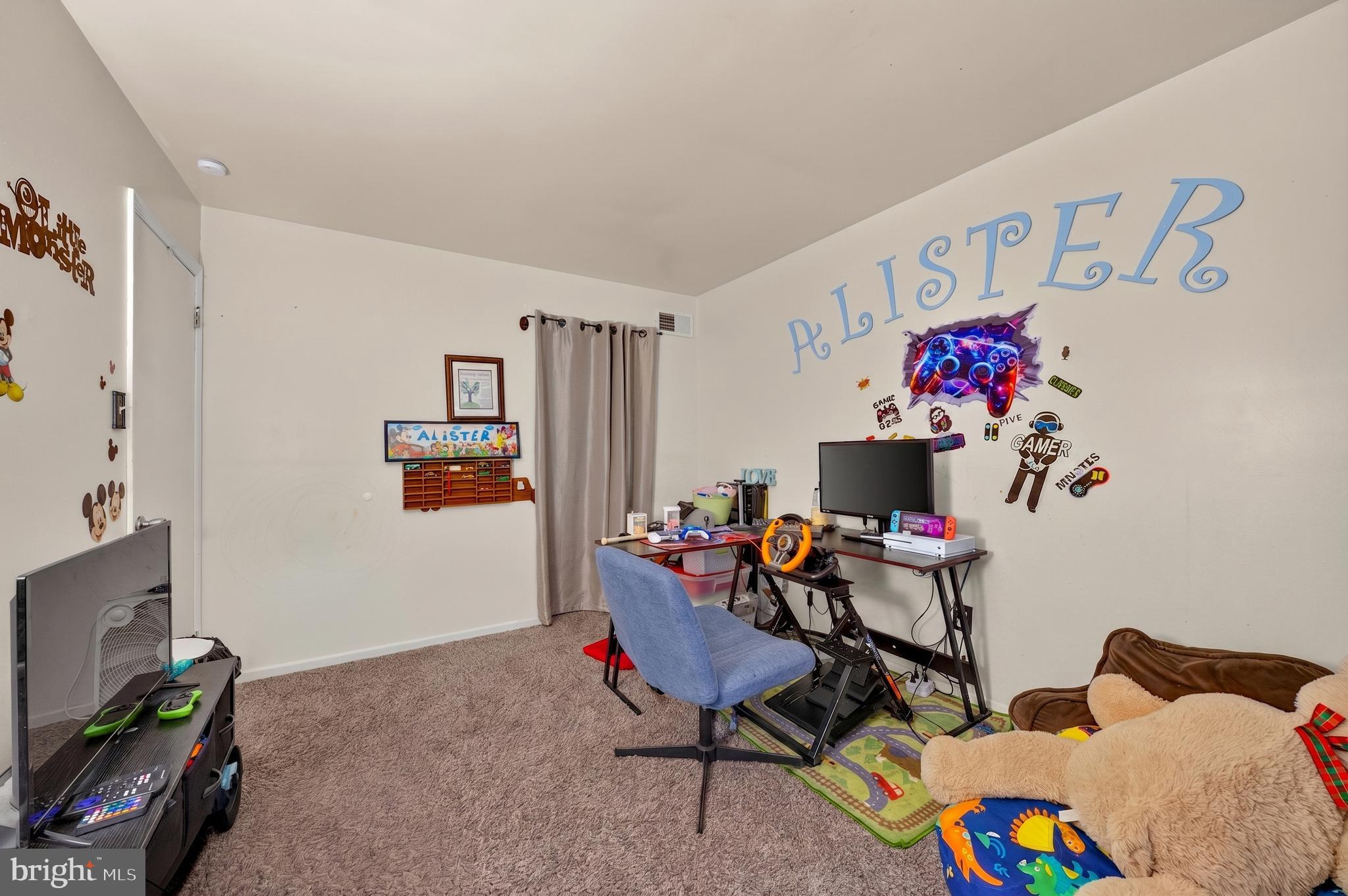 STONEGATE VILLAGE - Residential