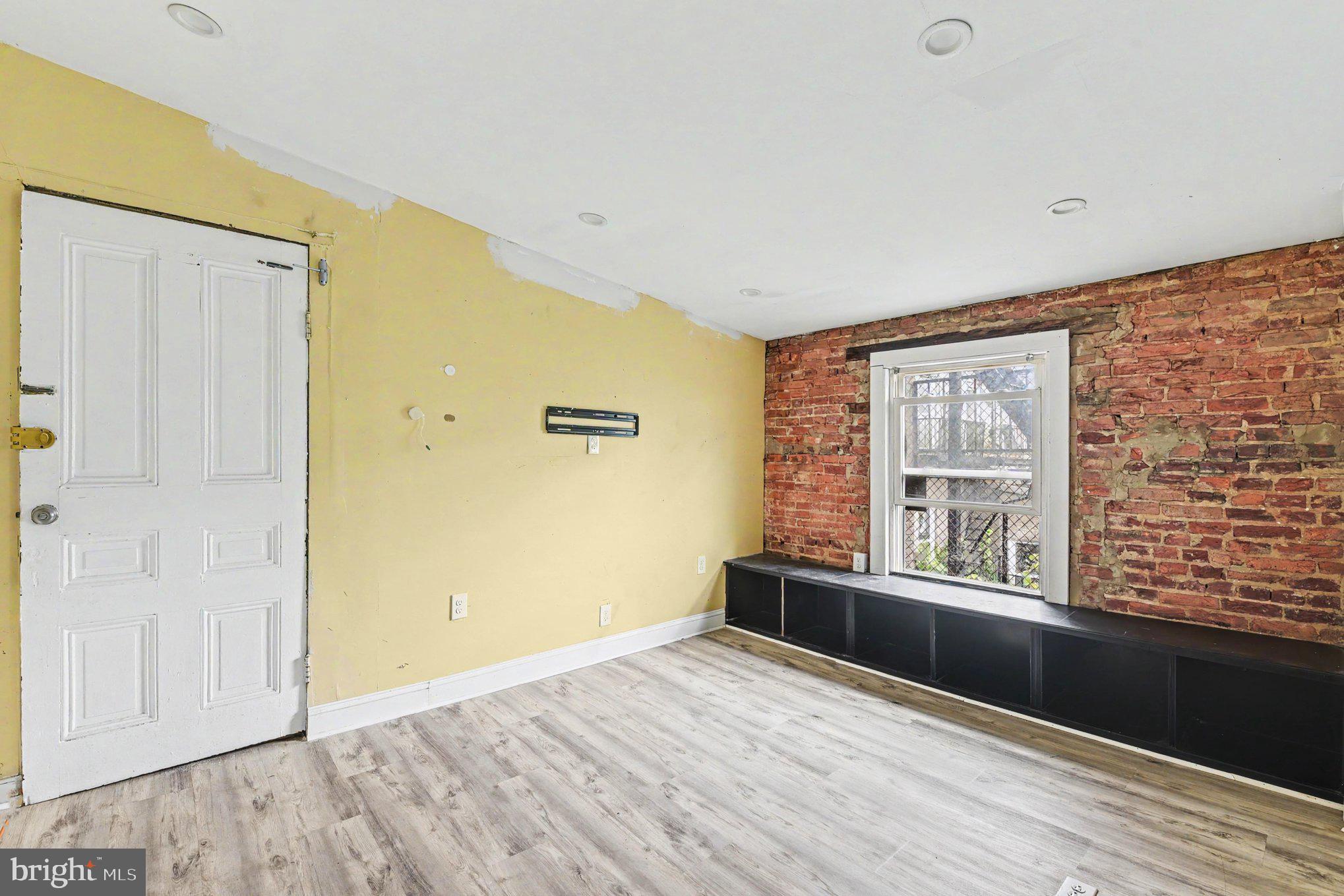 FRANKLIN SQUARE HISTORIC DISTRICT - Commercial Sale