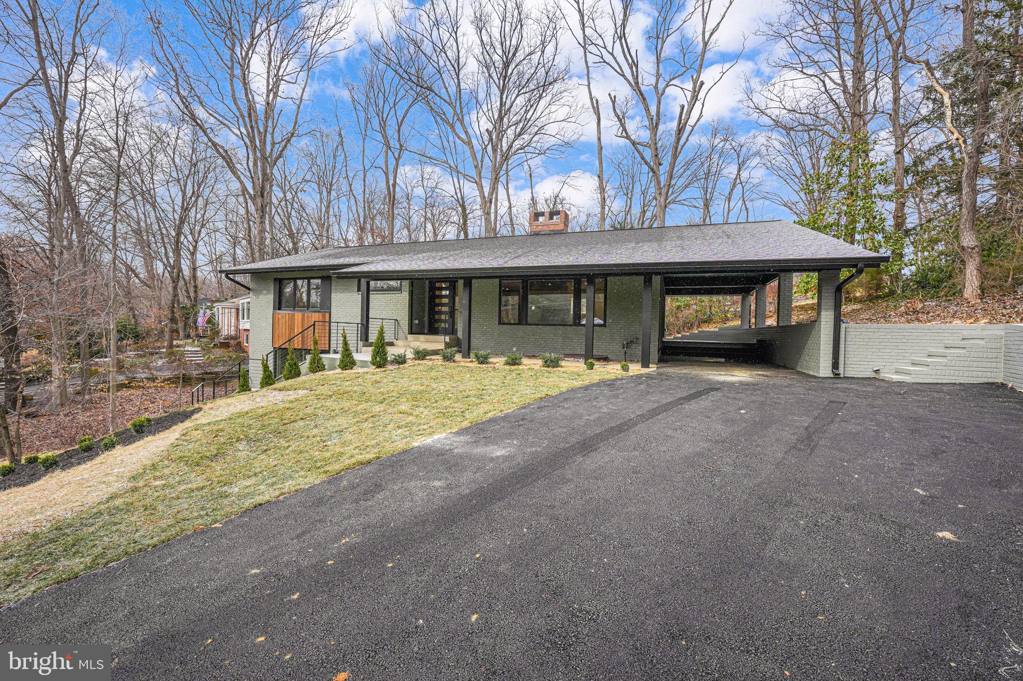 LAKE BARCROFT - Residential
