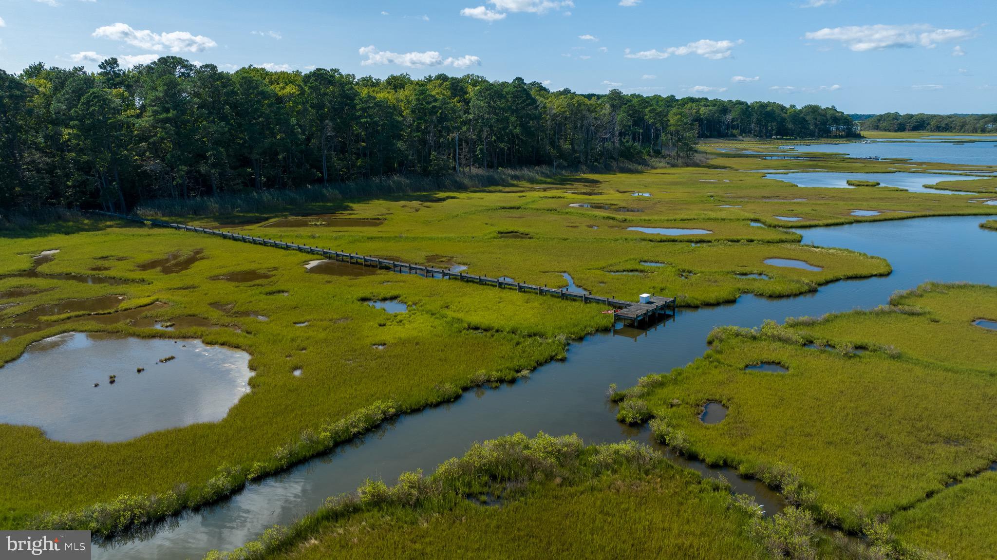 INDIAN CREEK - Land