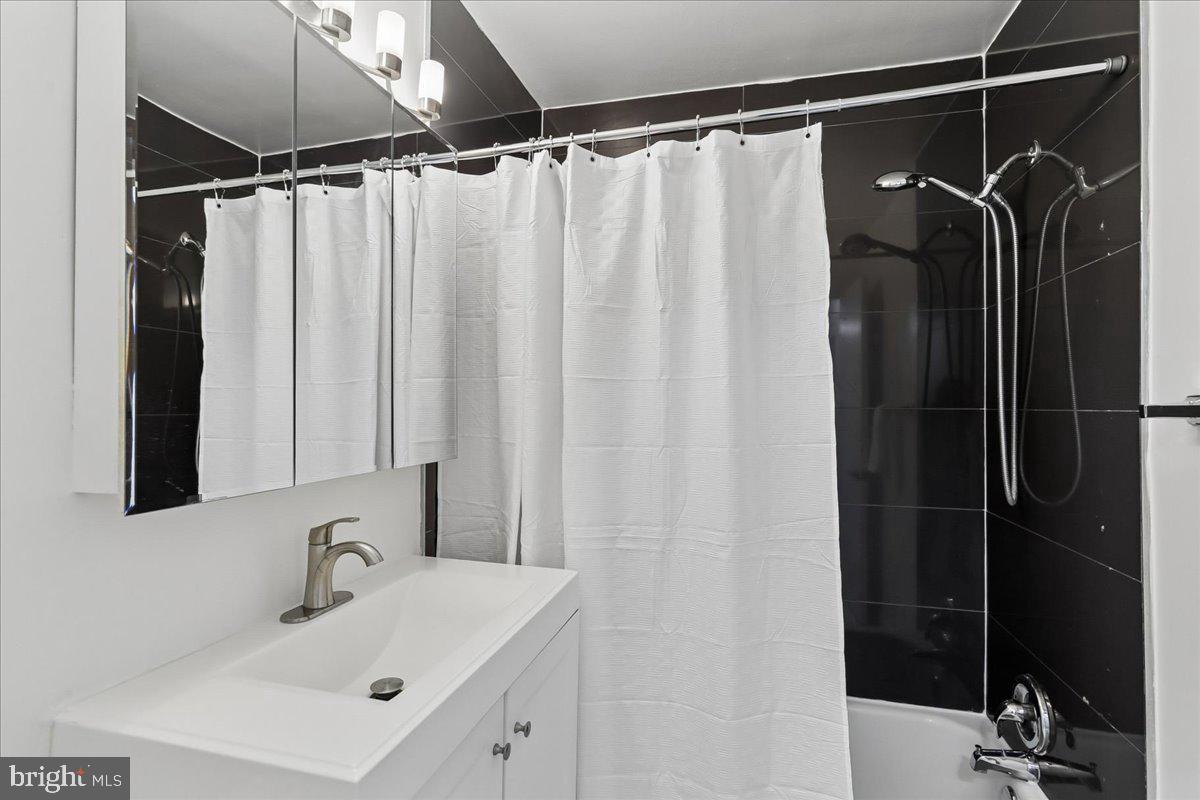 PARKSIDE CONDOMINIUMS - Residential
