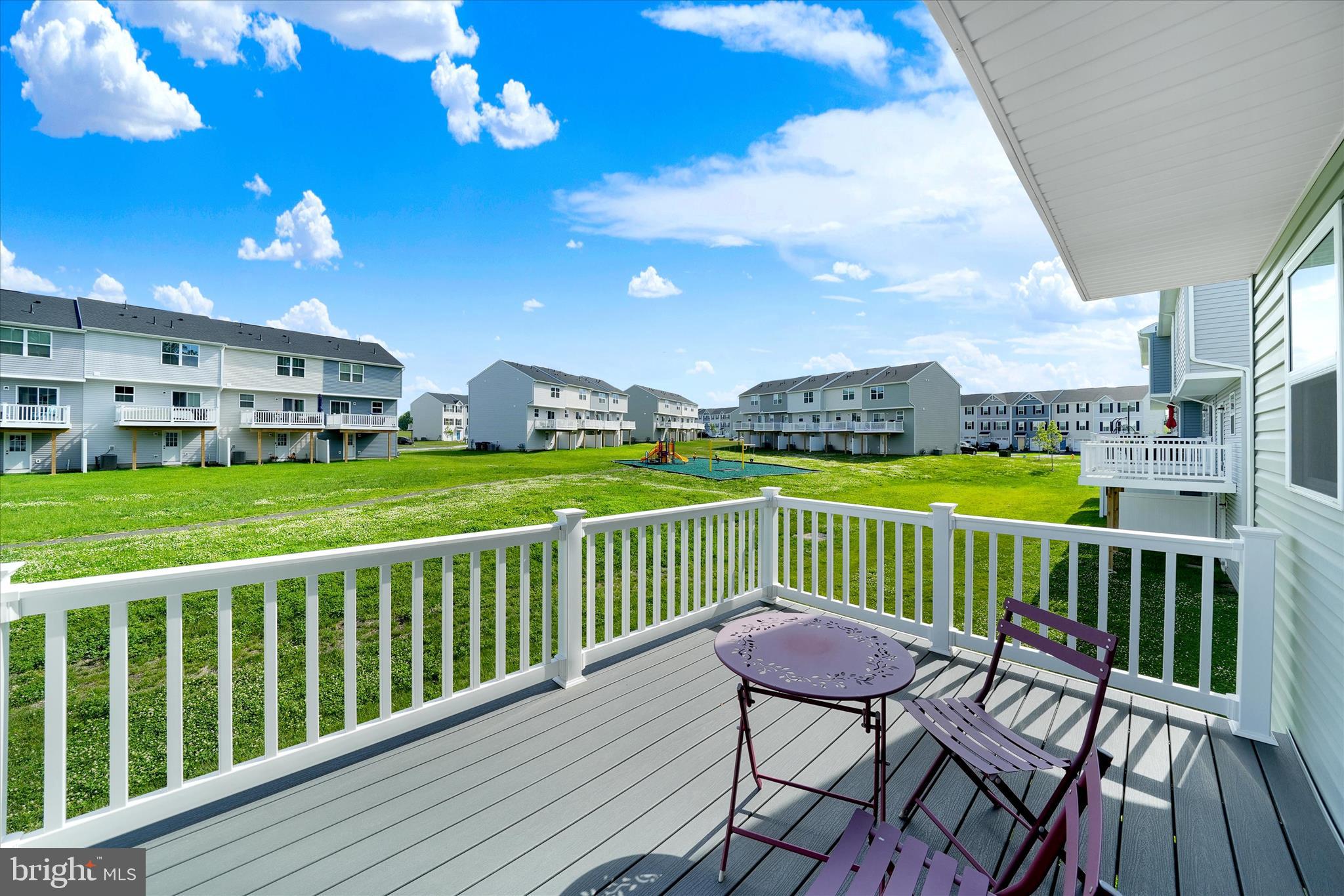VALLEY SQUARE TOWNS - Residential