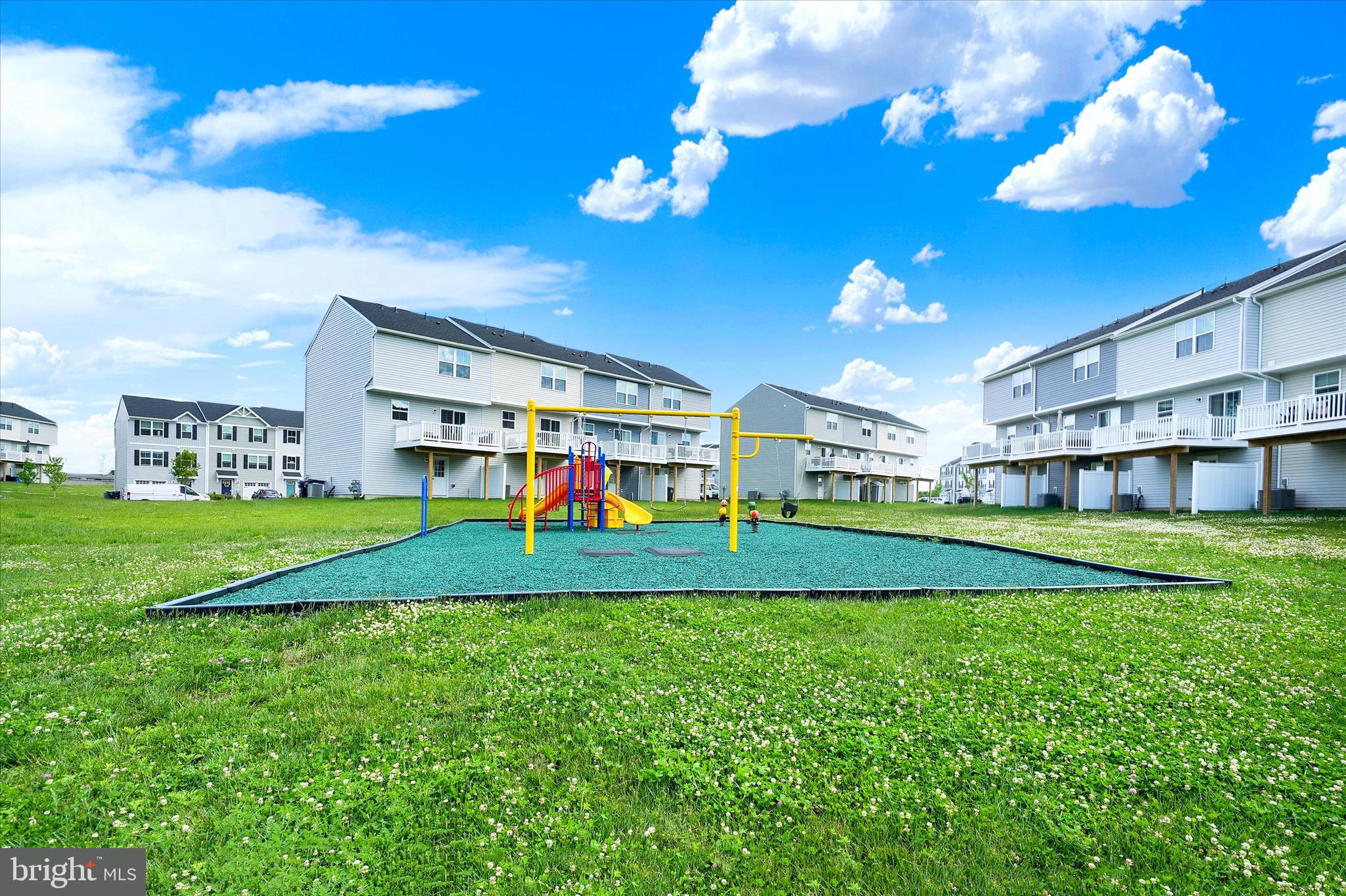 VALLEY SQUARE TOWNS - Residential