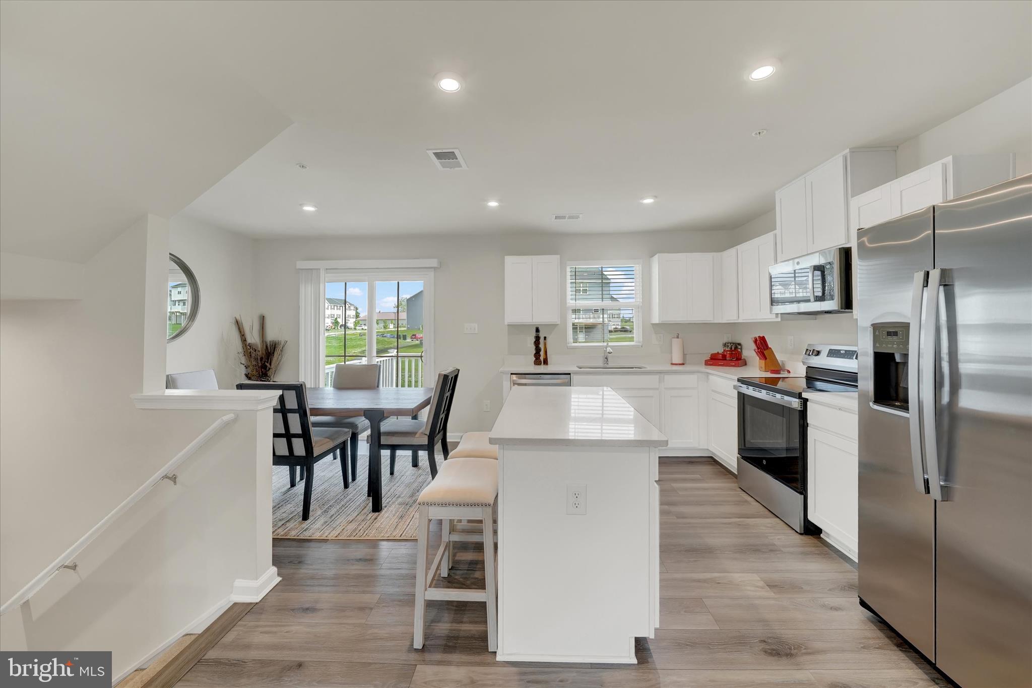 VALLEY SQUARE TOWNS - Residential