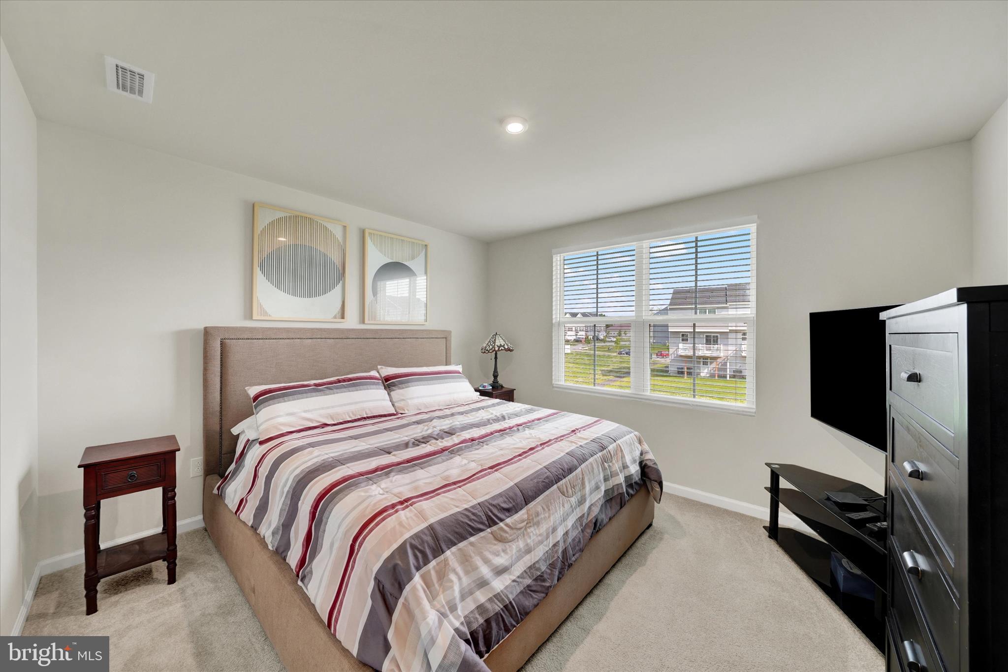 VALLEY SQUARE TOWNS - Residential