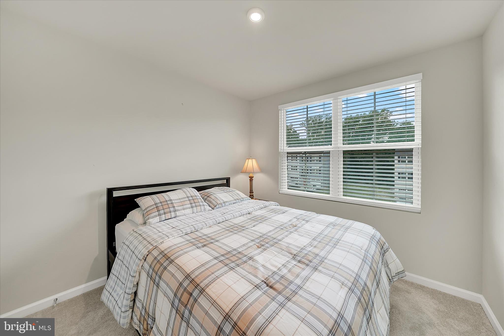 VALLEY SQUARE TOWNS - Residential
