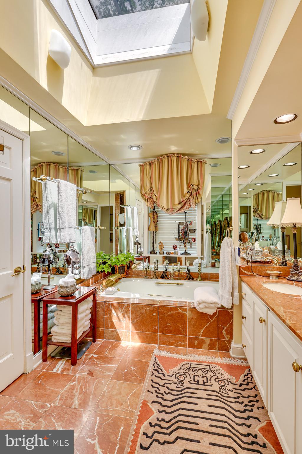 RIVER OAKS - Residential