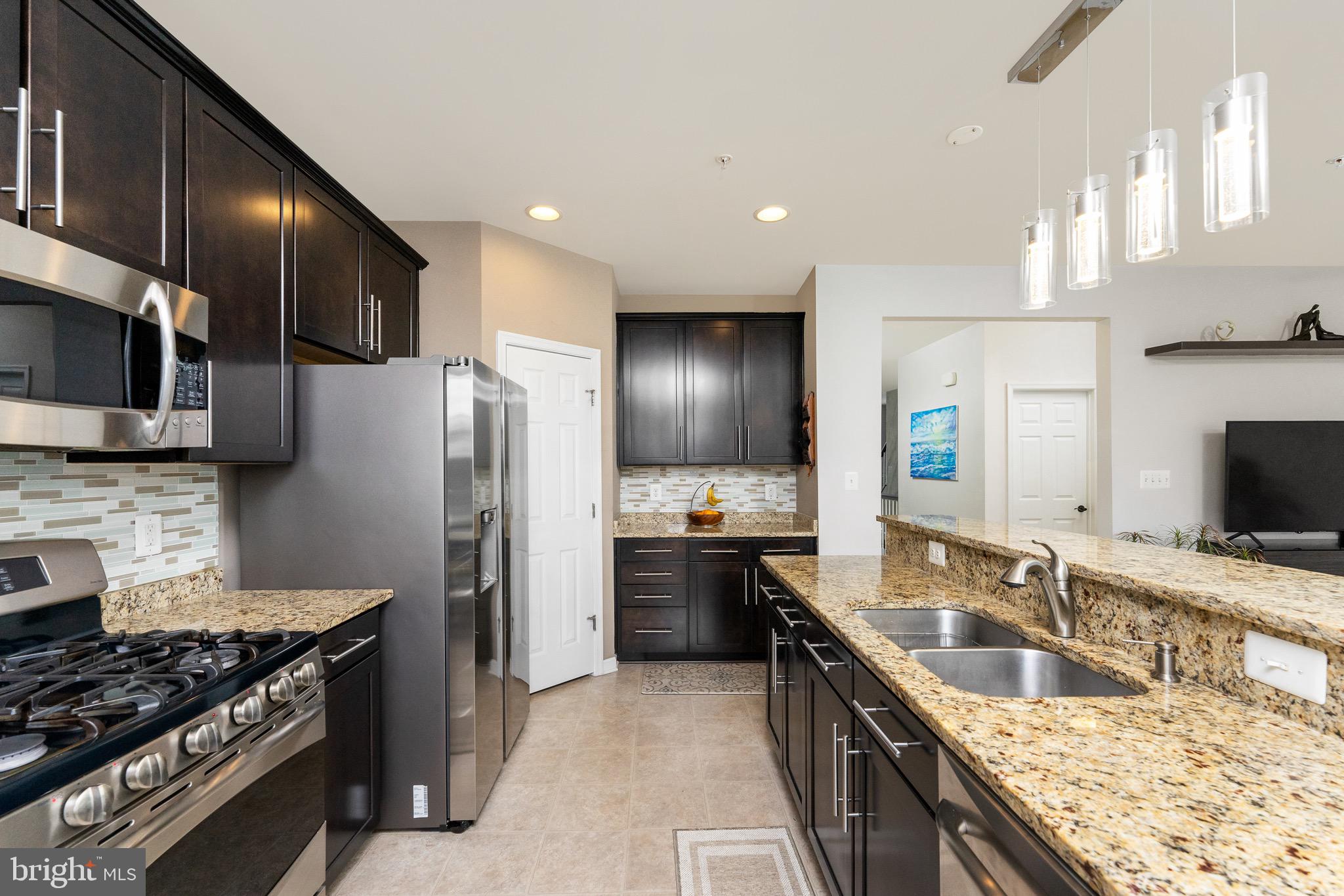 LEE SQUARE - Residential