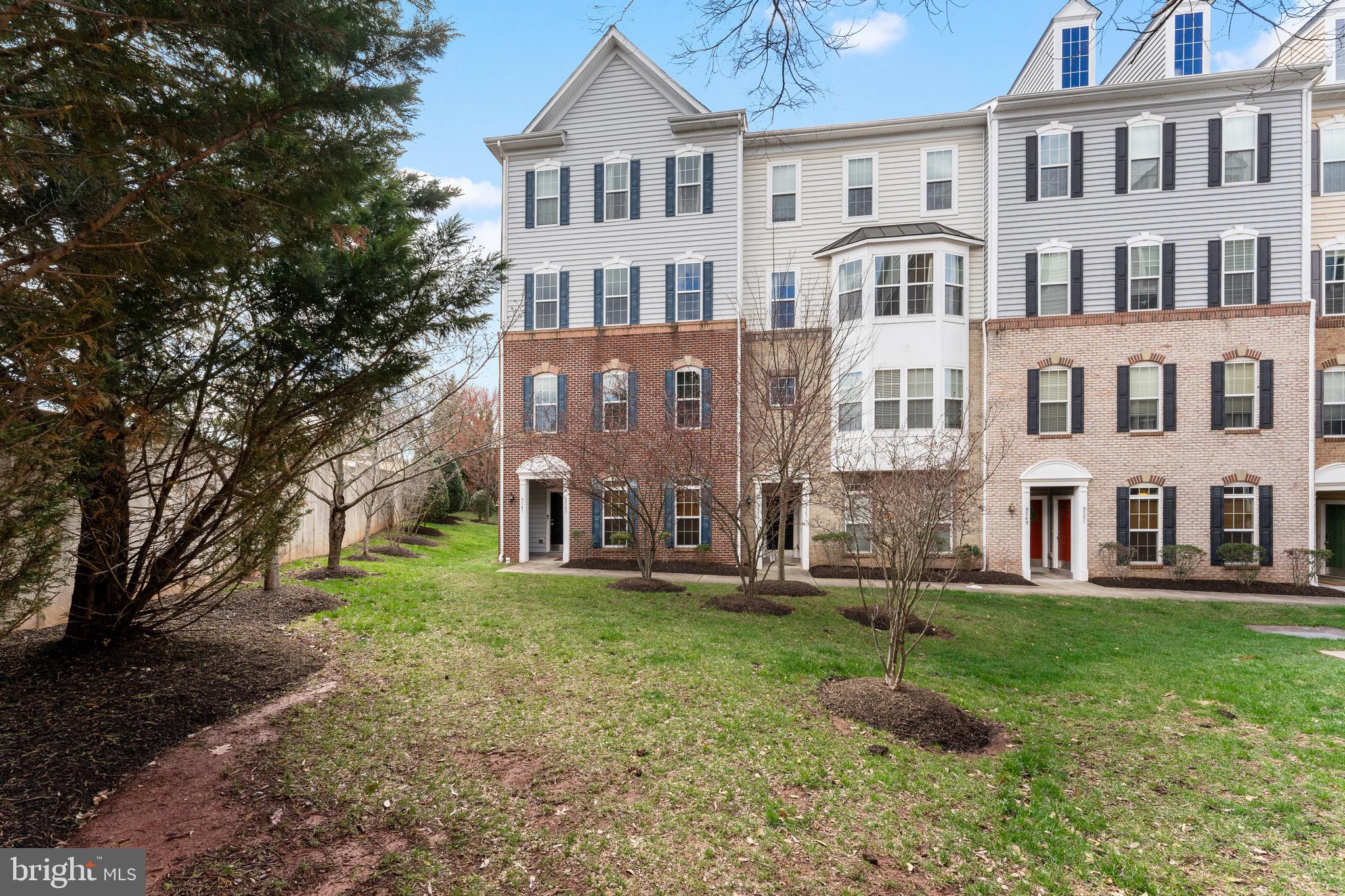LEE SQUARE - Residential