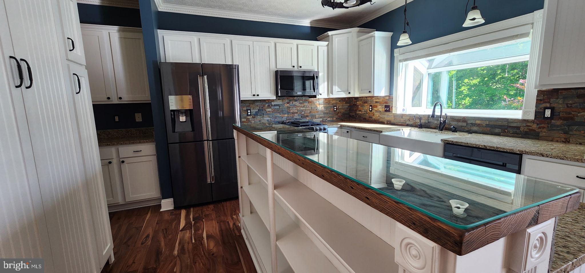 WILDERNESS SHORES - Residential