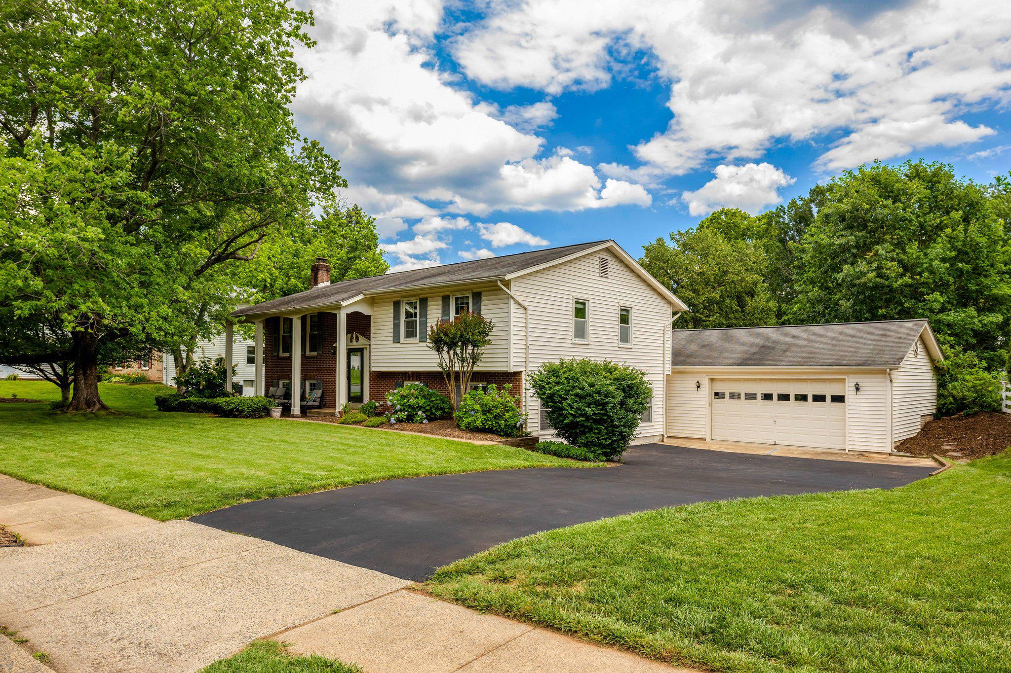 CHANTILLY HIGHLANDS - Residential