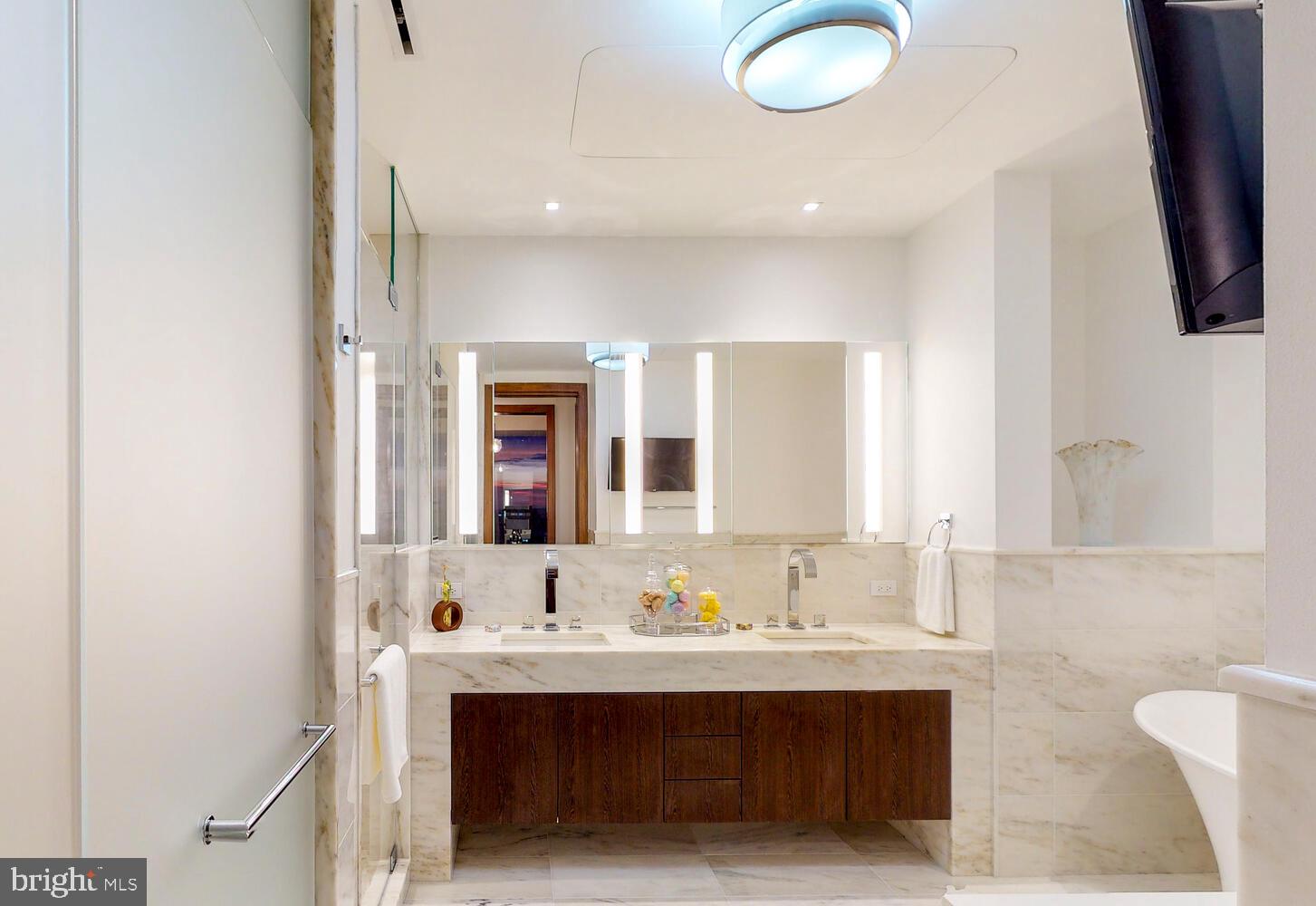 HARBOR EAST - Residential