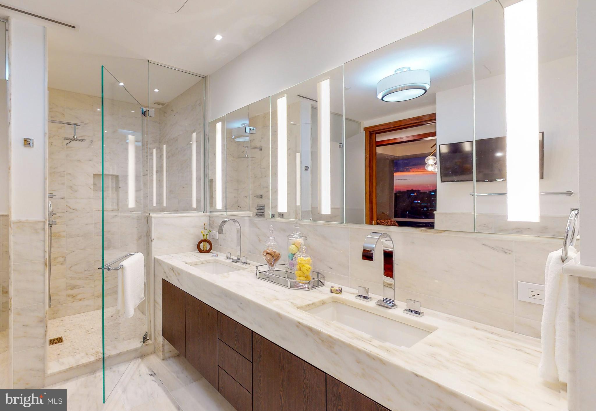 HARBOR EAST - Residential