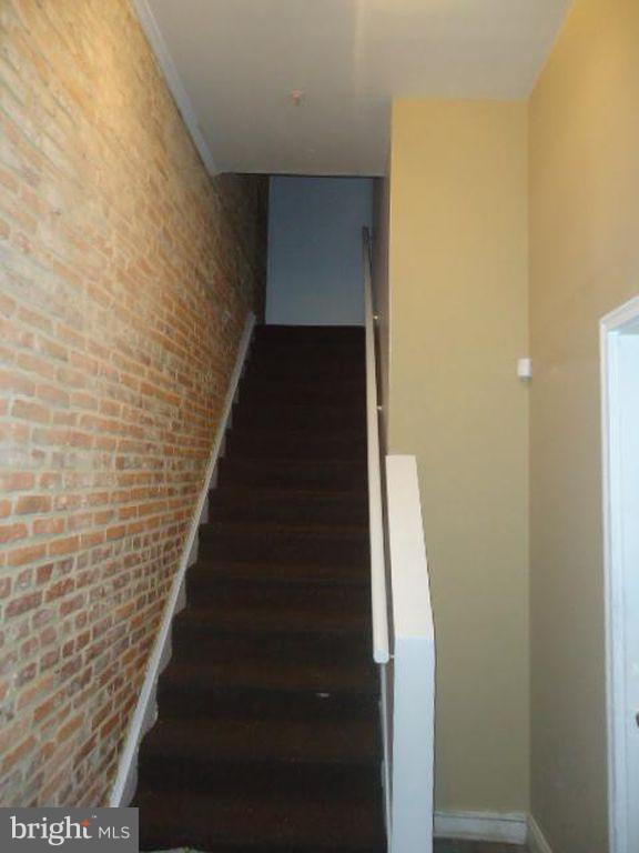 3rd Floor, 1 Bedroom, 1 Bathroom in Charles Village!! Newly updated and very spacious. Close to public transportation, restaurants and more! Must show steady income and references. All Voucher Tenants Welcome! Tenant is responsible for paying all utilities.