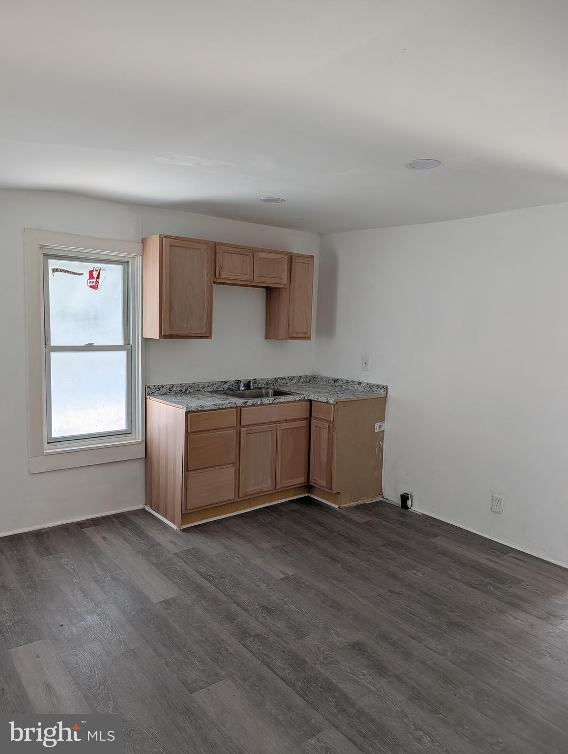 YORKVILLE - Commercial Sale