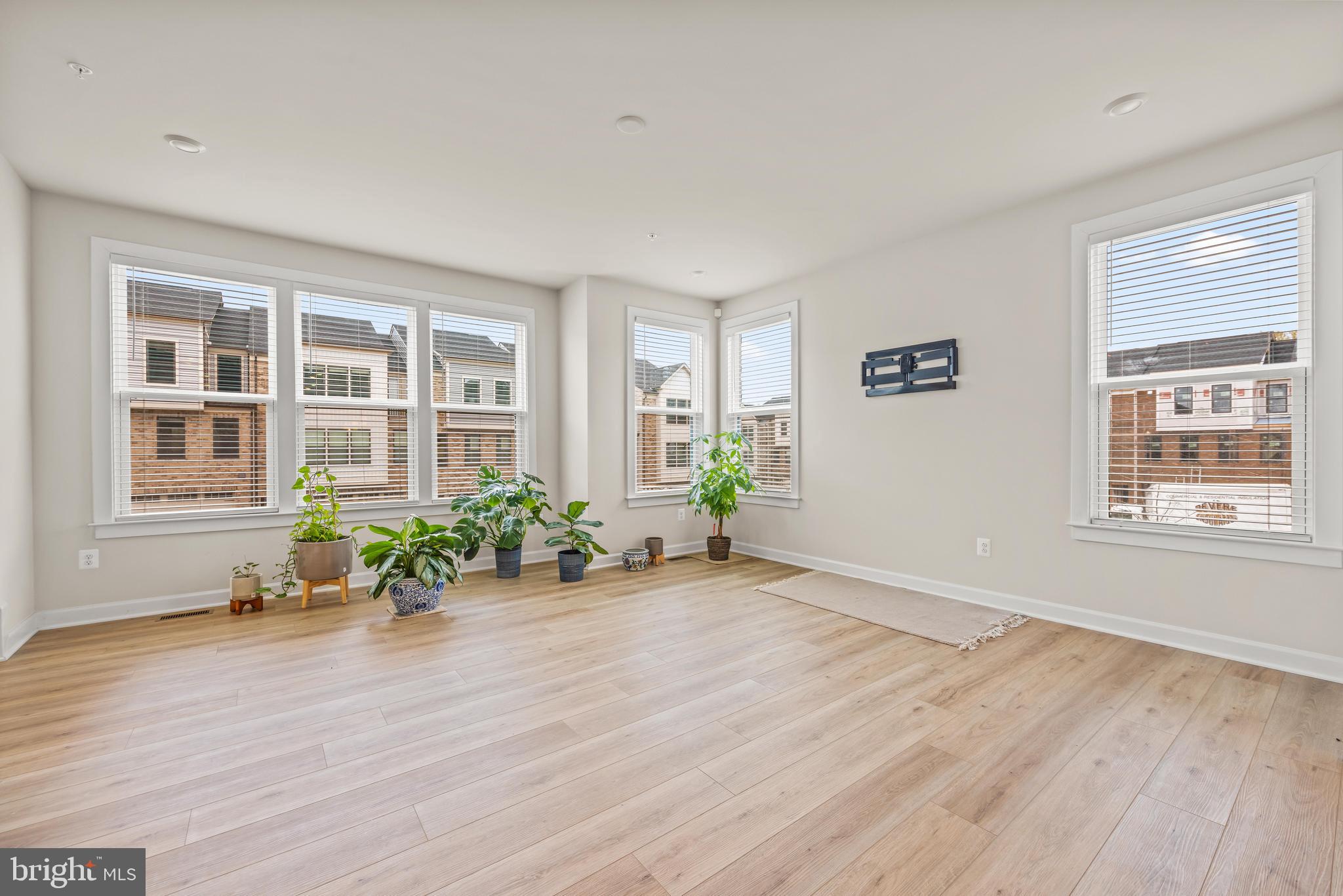 HUNT VALLEY - Residential Lease