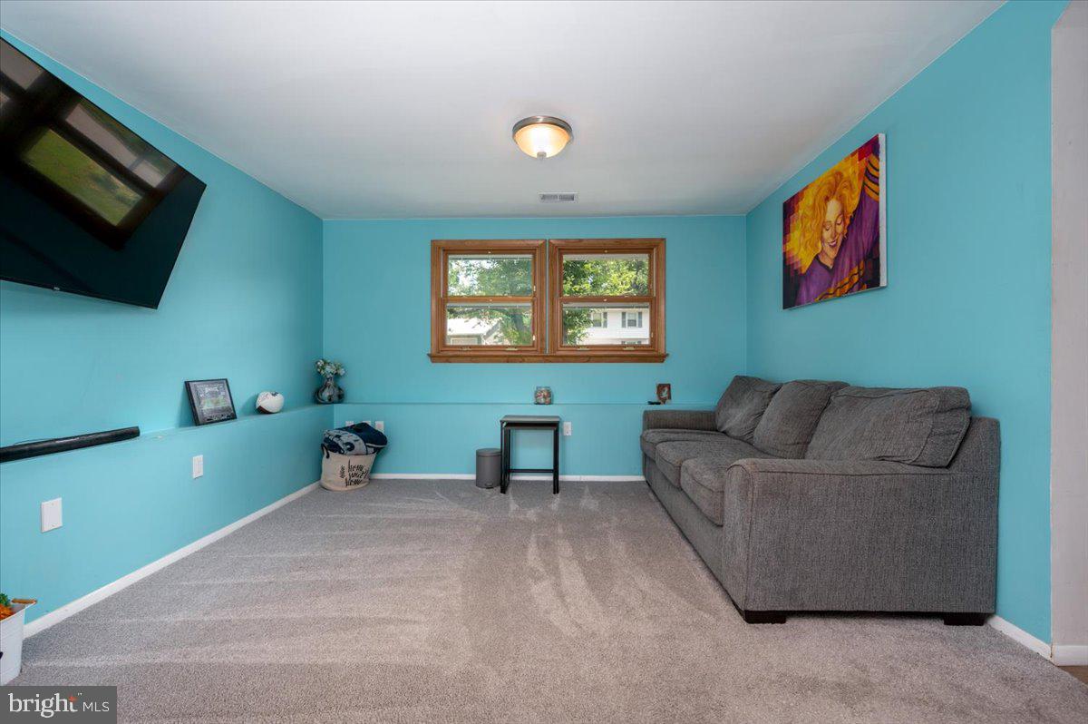 CROFTON MEADOWS - Residential