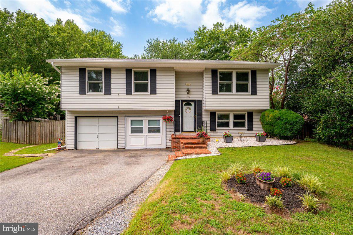 CROFTON MEADOWS - Residential