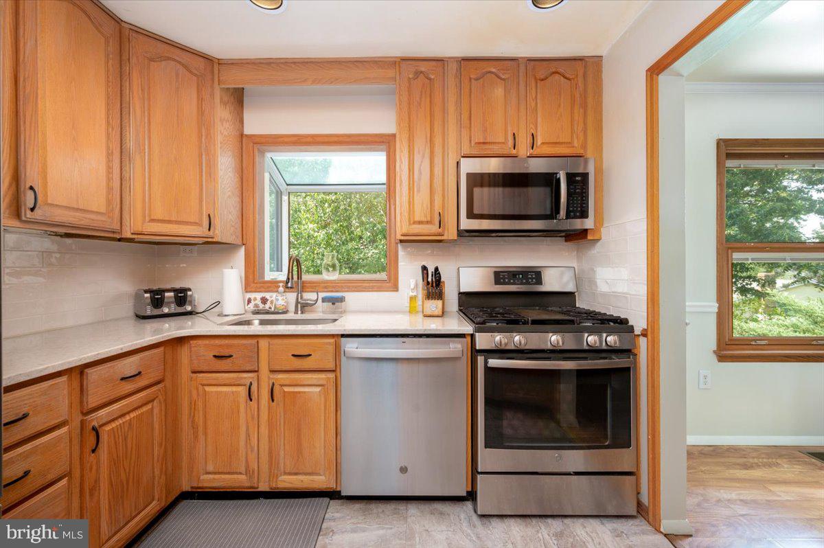 CROFTON MEADOWS - Residential