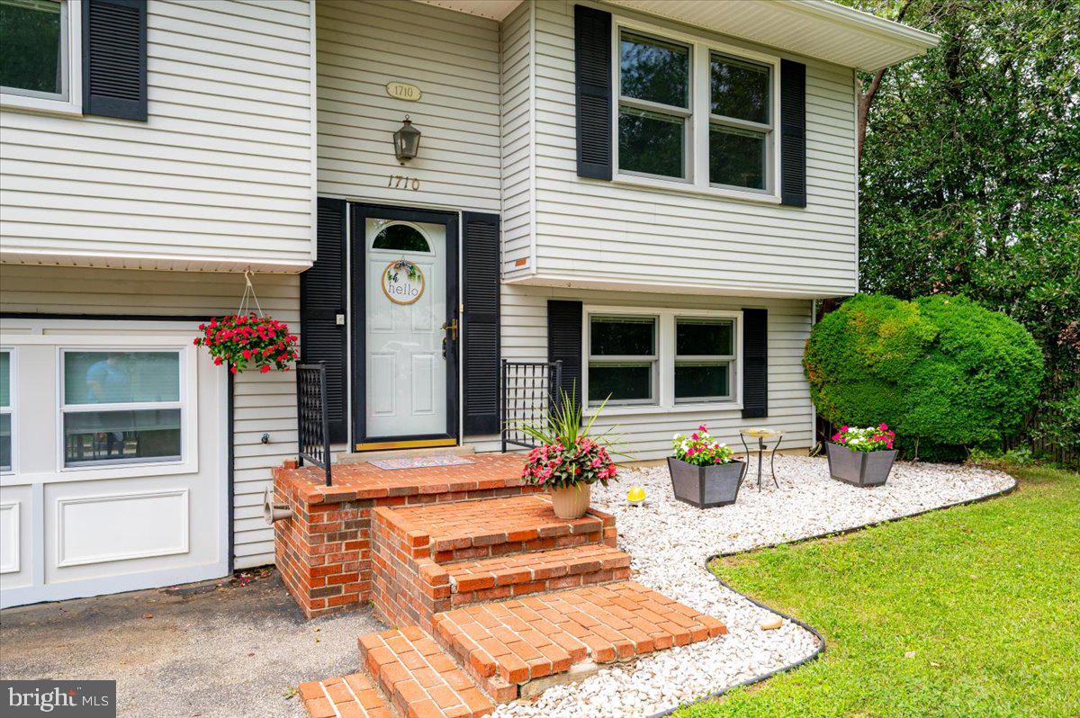 CROFTON MEADOWS - Residential