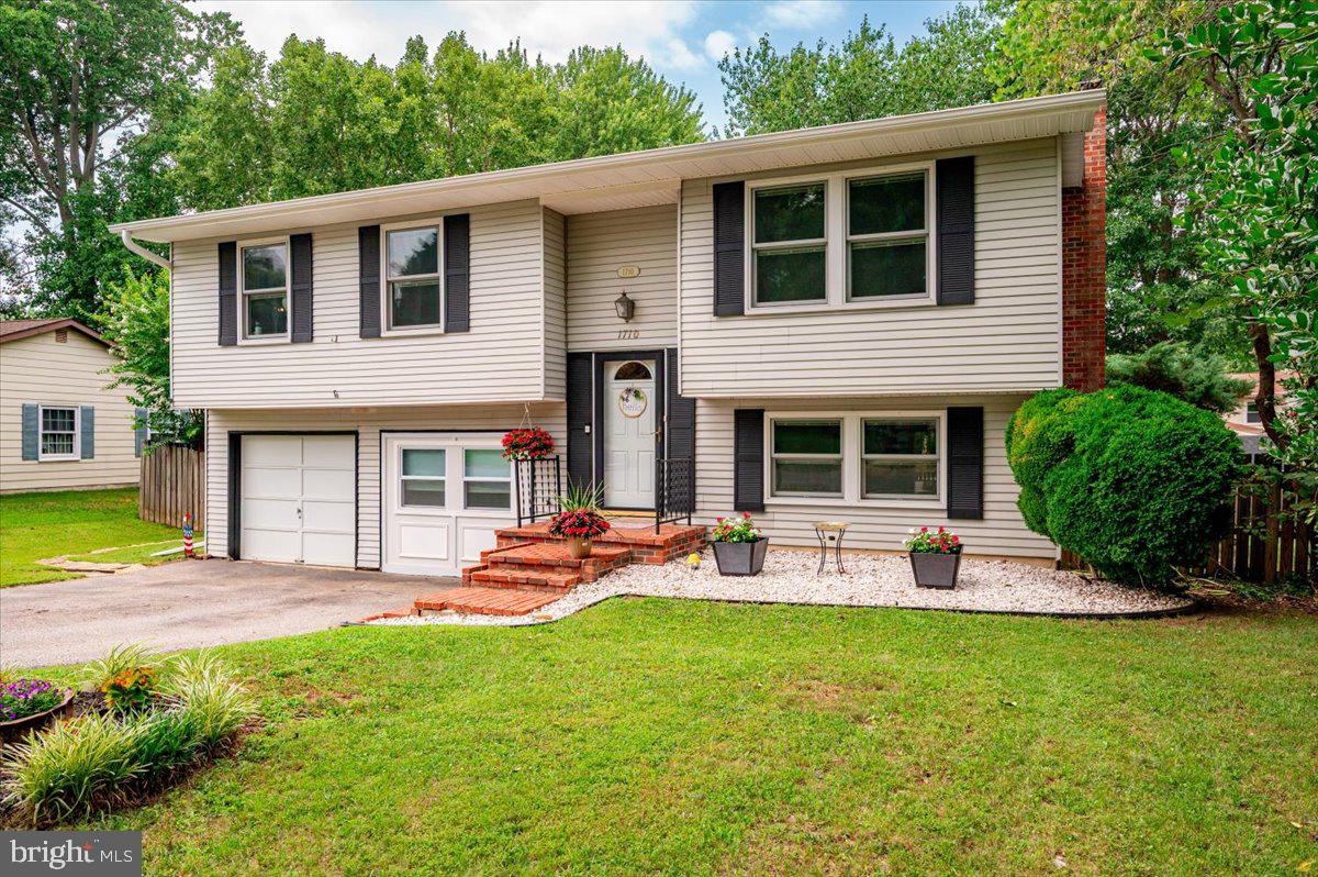 CROFTON MEADOWS - Residential