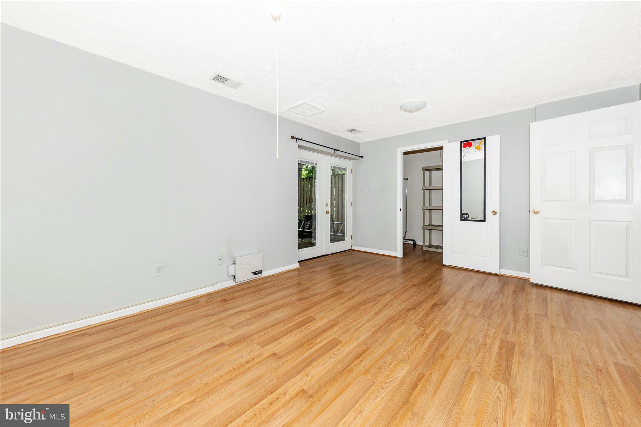 WOODLAND HILLS - Residential