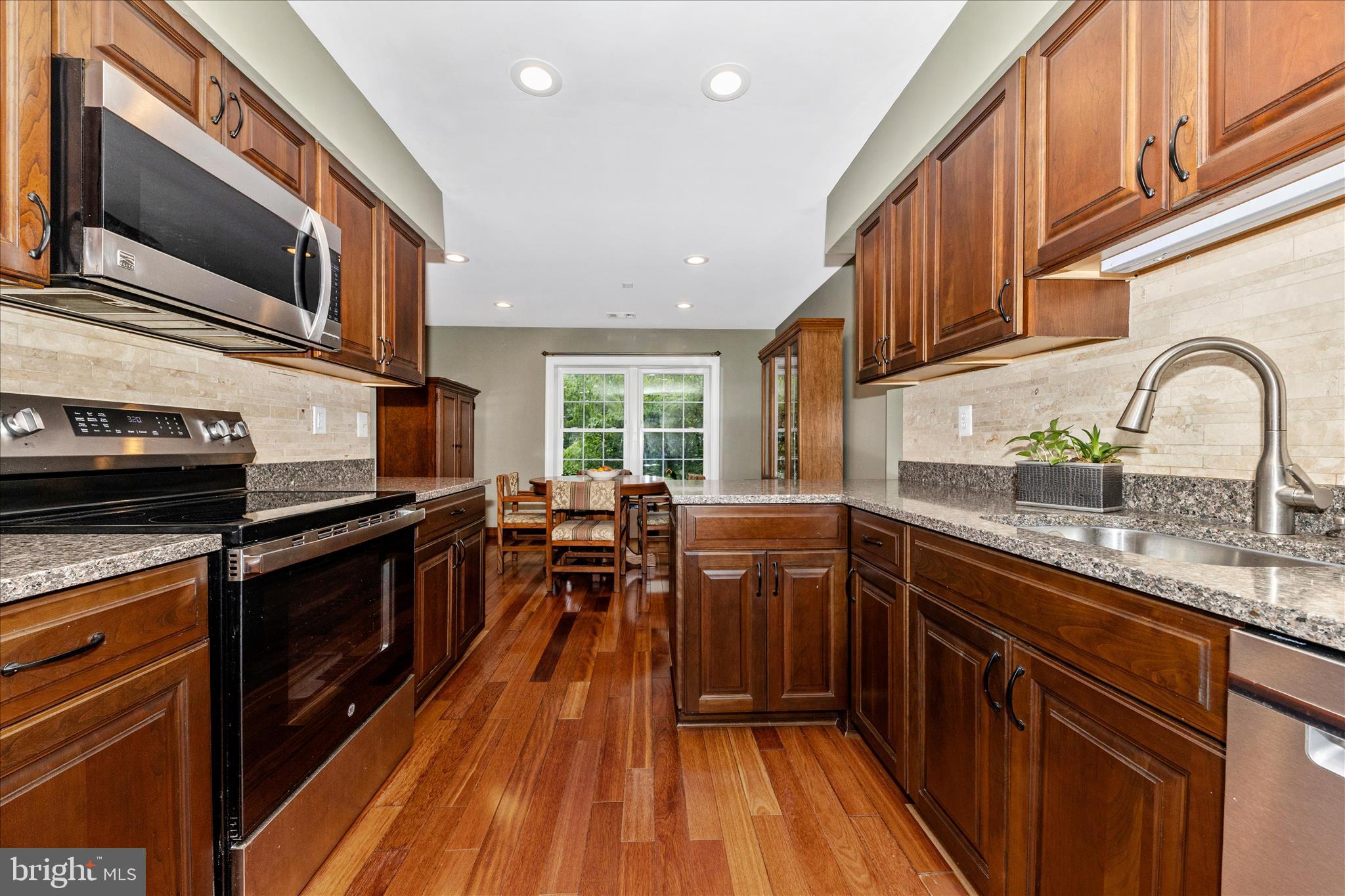 WOODLAND HILLS - Residential