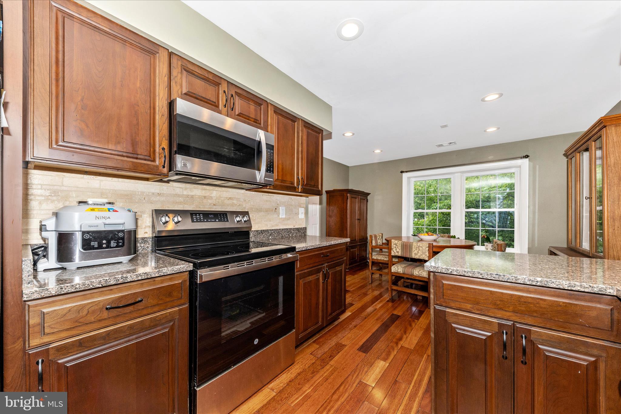 WOODLAND HILLS - Residential