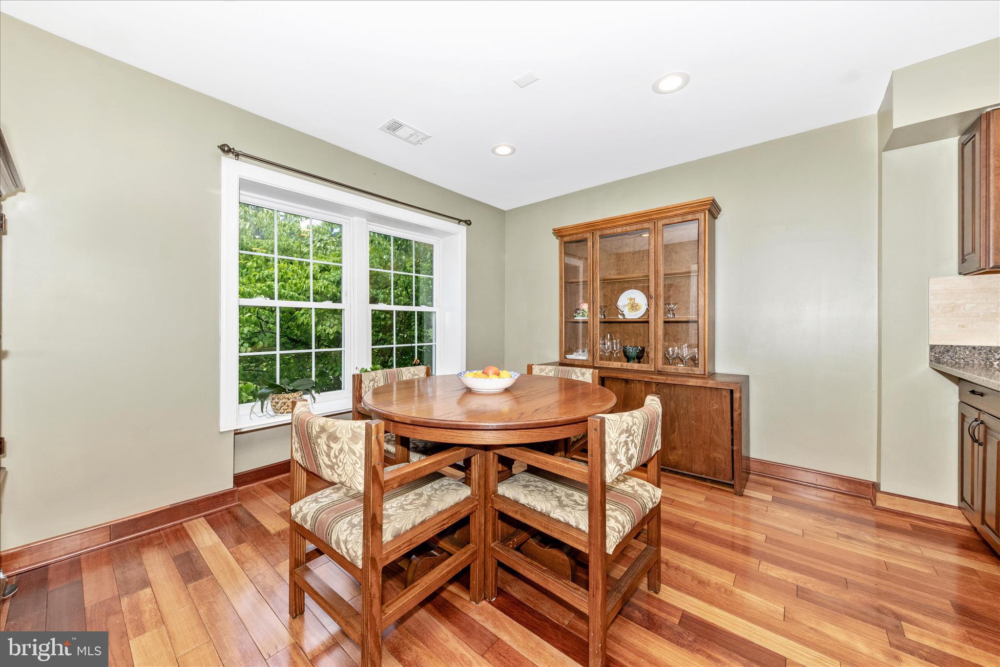 WOODLAND HILLS - Residential