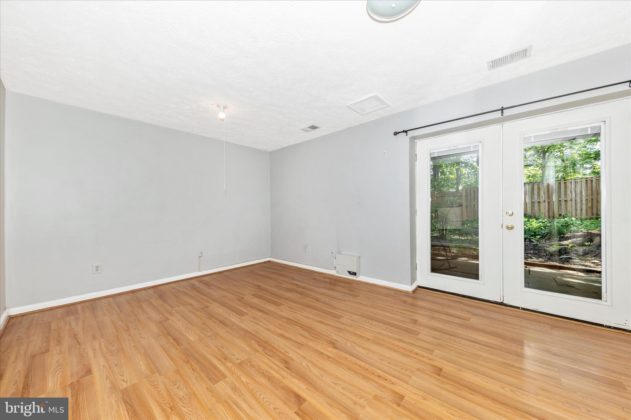 WOODLAND HILLS - Residential