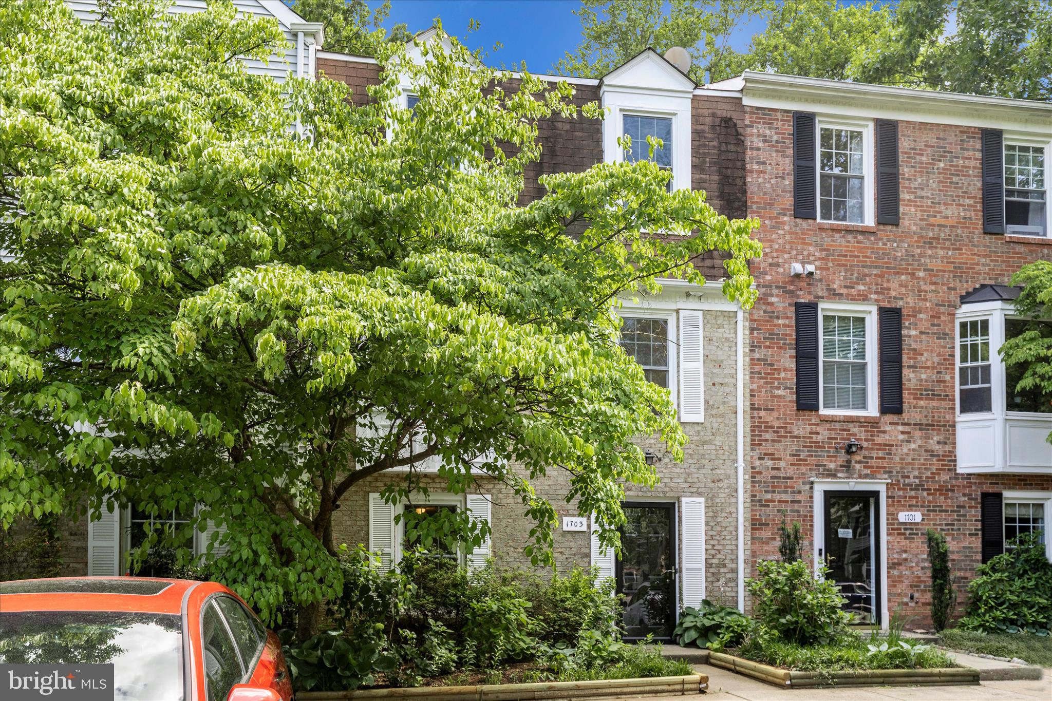 WOODLAND HILLS - Residential