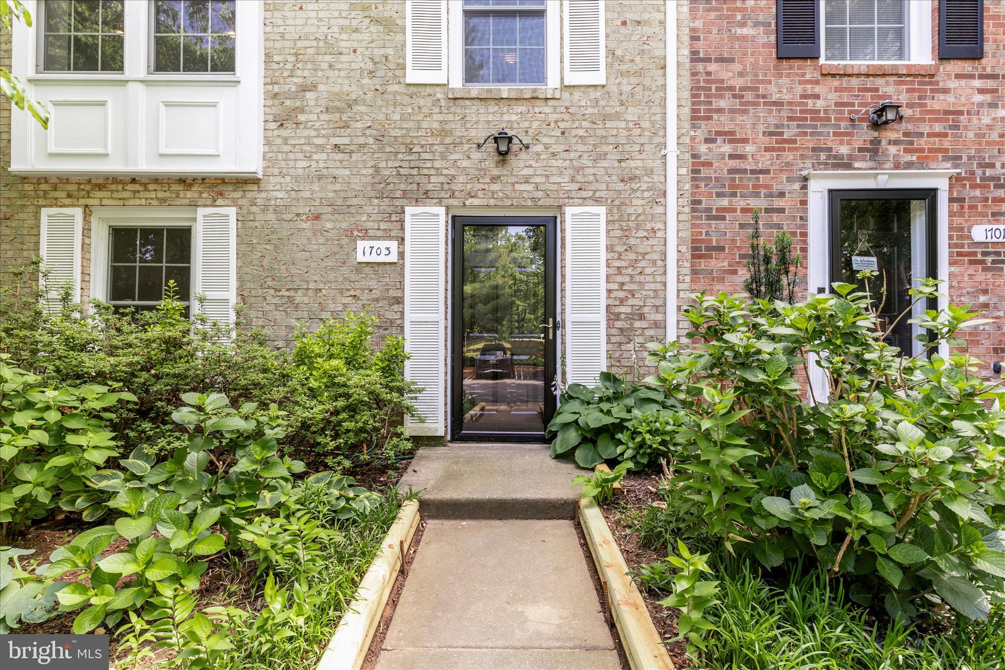 WOODLAND HILLS - Residential
