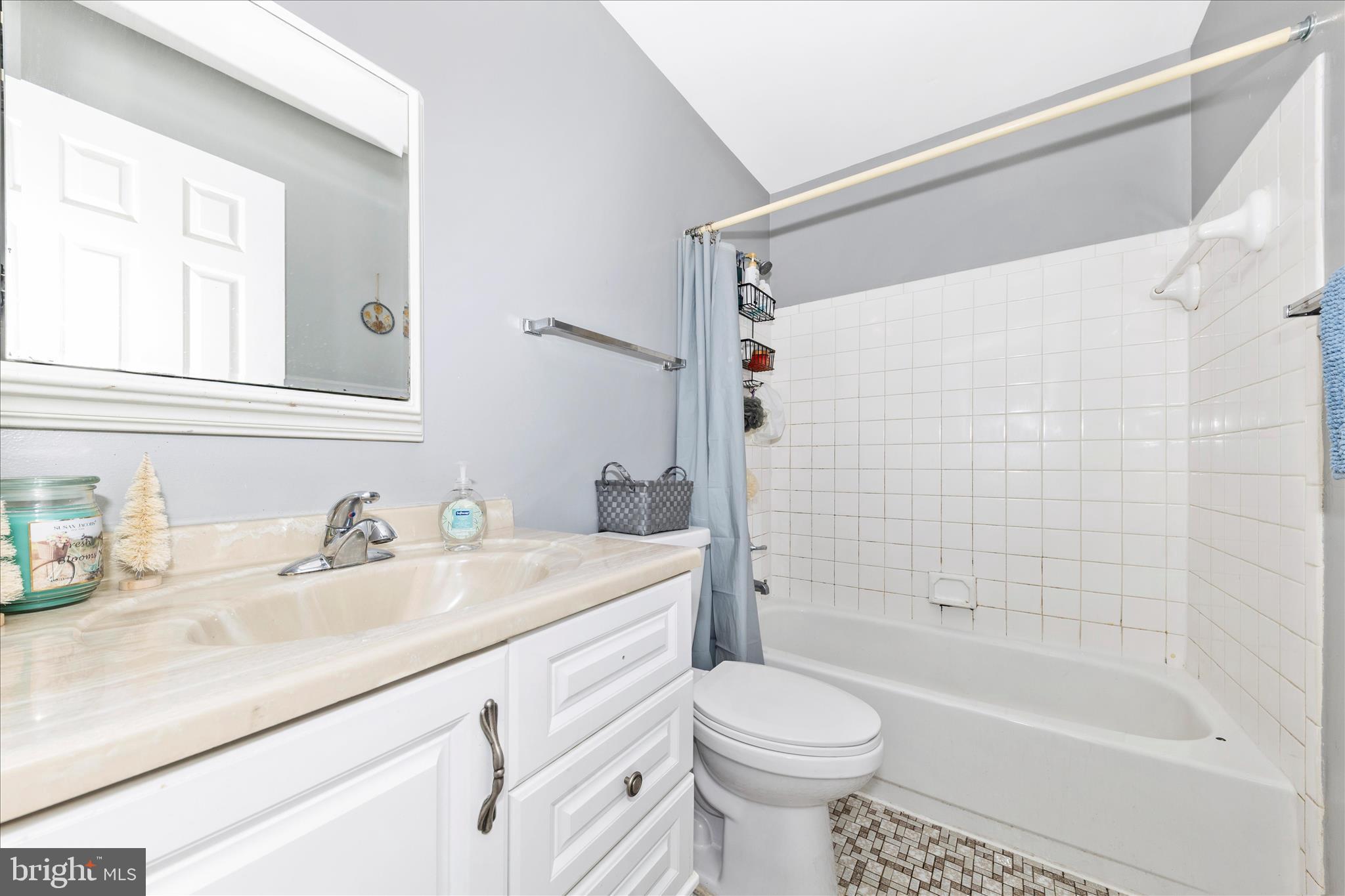 WOODLAND HILLS - Residential