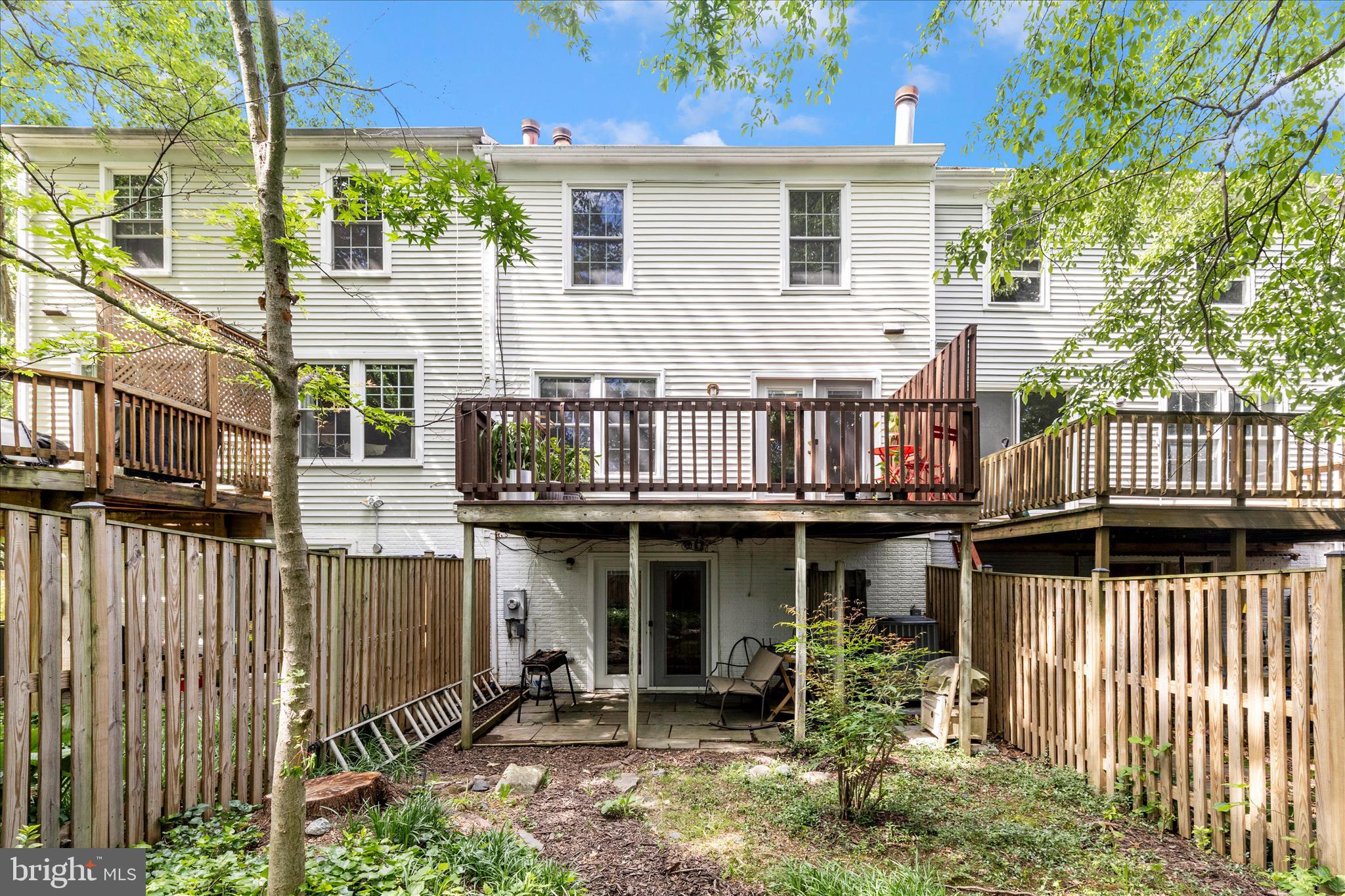 WOODLAND HILLS - Residential