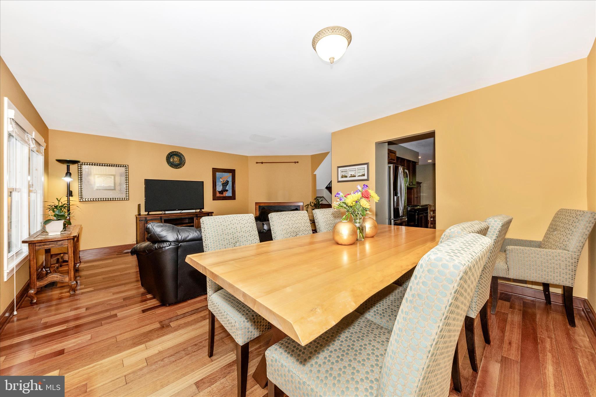WOODLAND HILLS - Residential