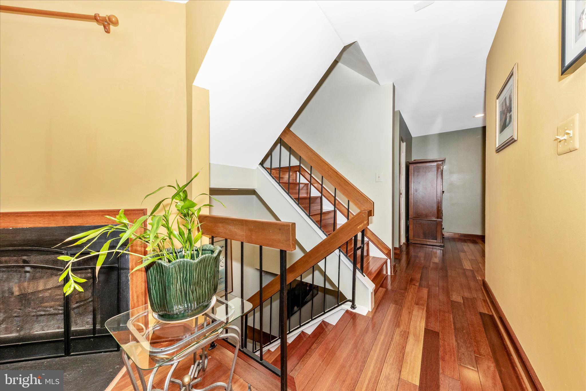 WOODLAND HILLS - Residential
