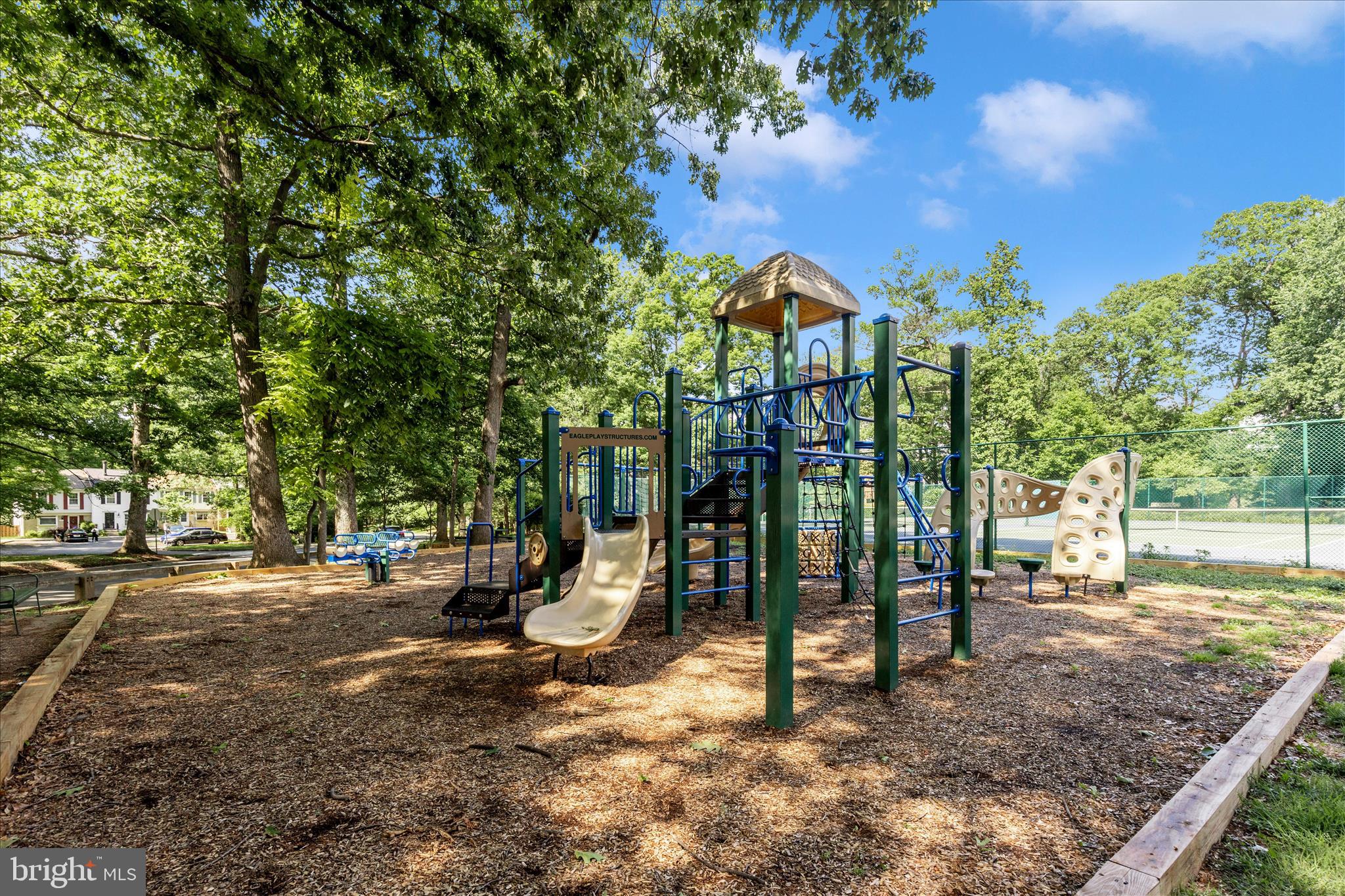 WOODLAND HILLS - Residential