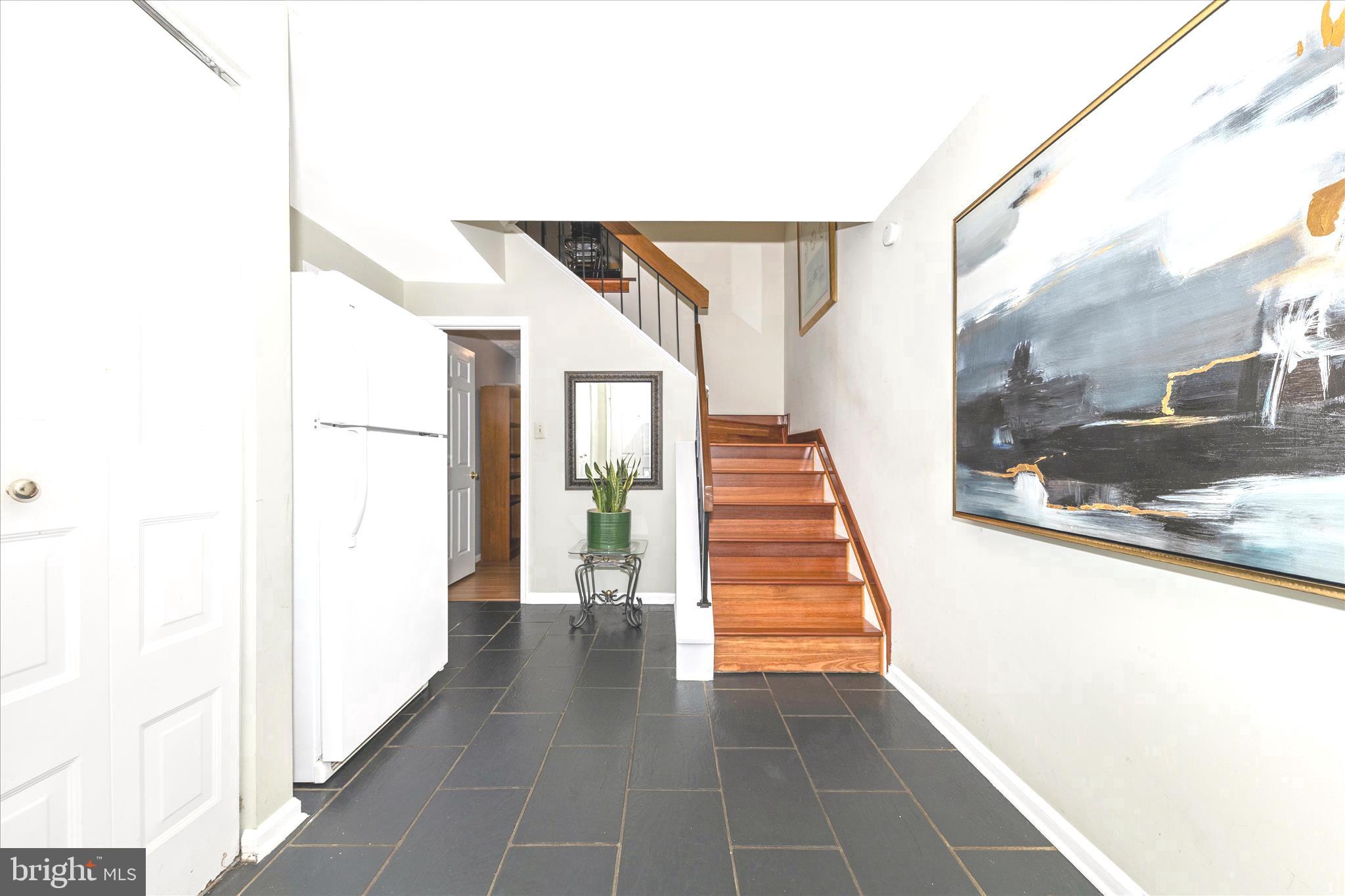 WOODLAND HILLS - Residential