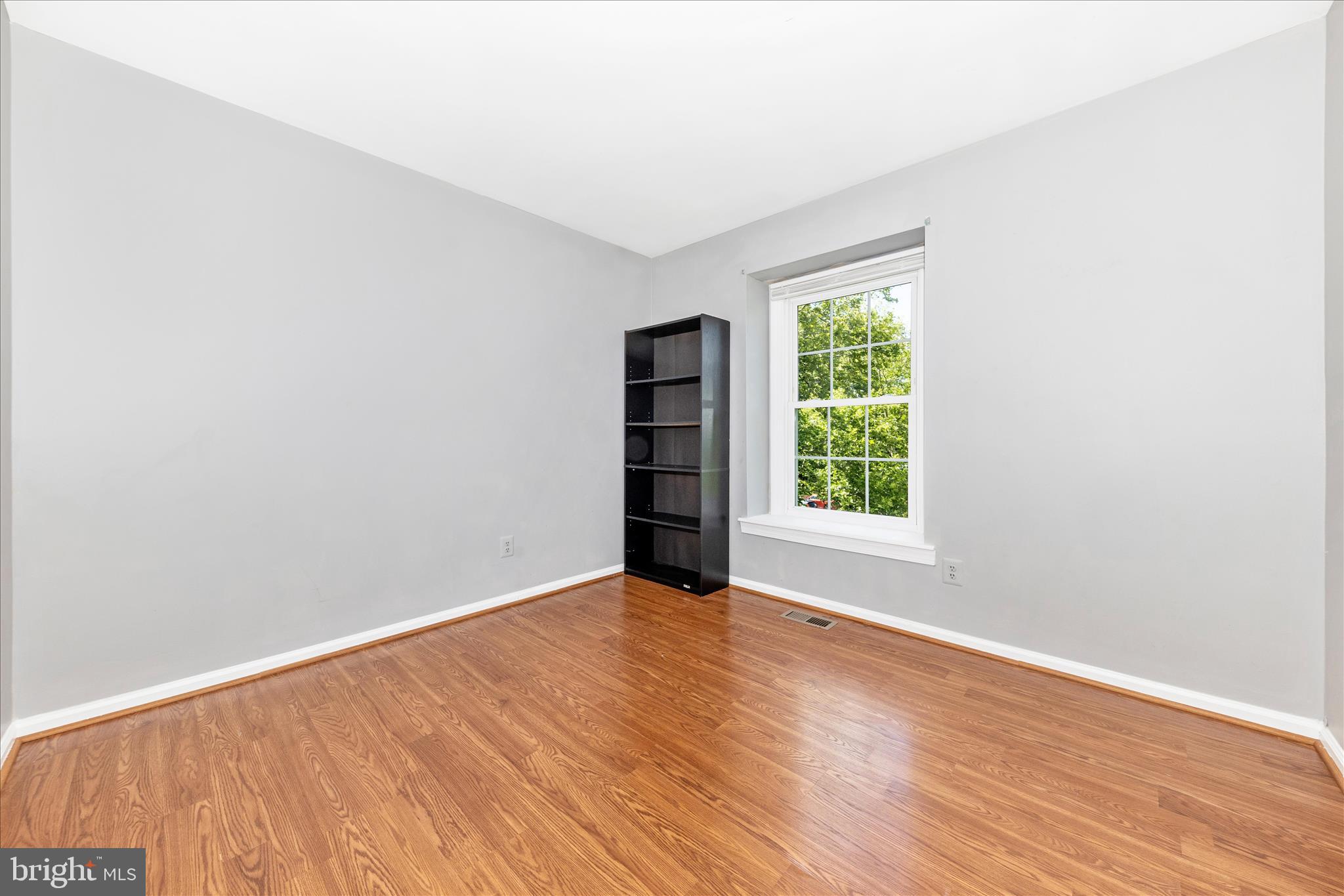 WOODLAND HILLS - Residential