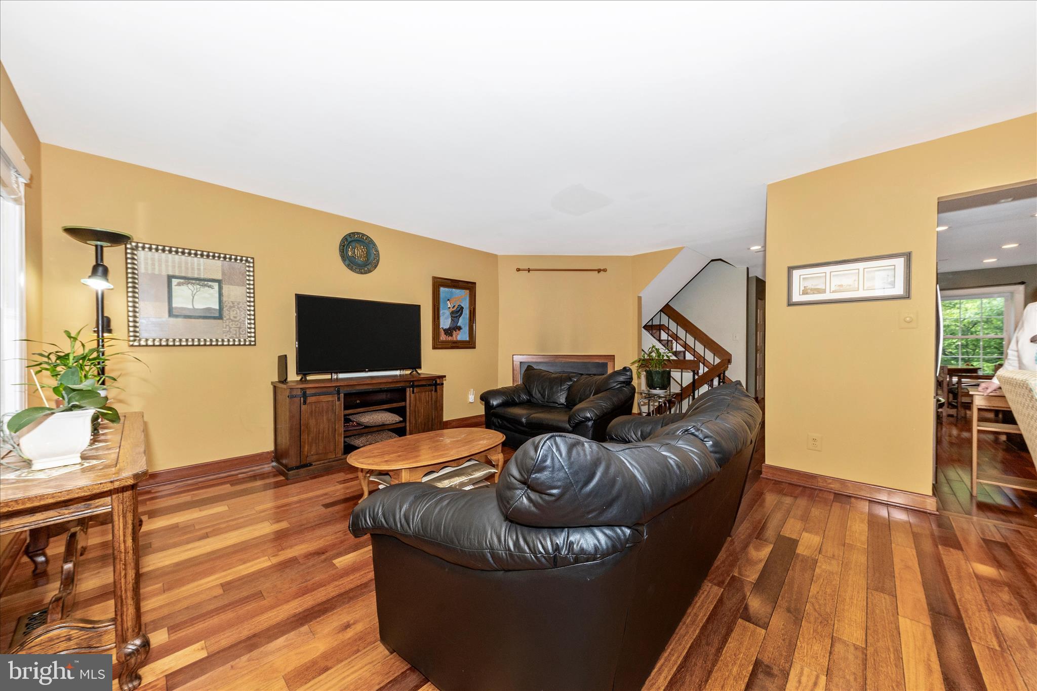 WOODLAND HILLS - Residential