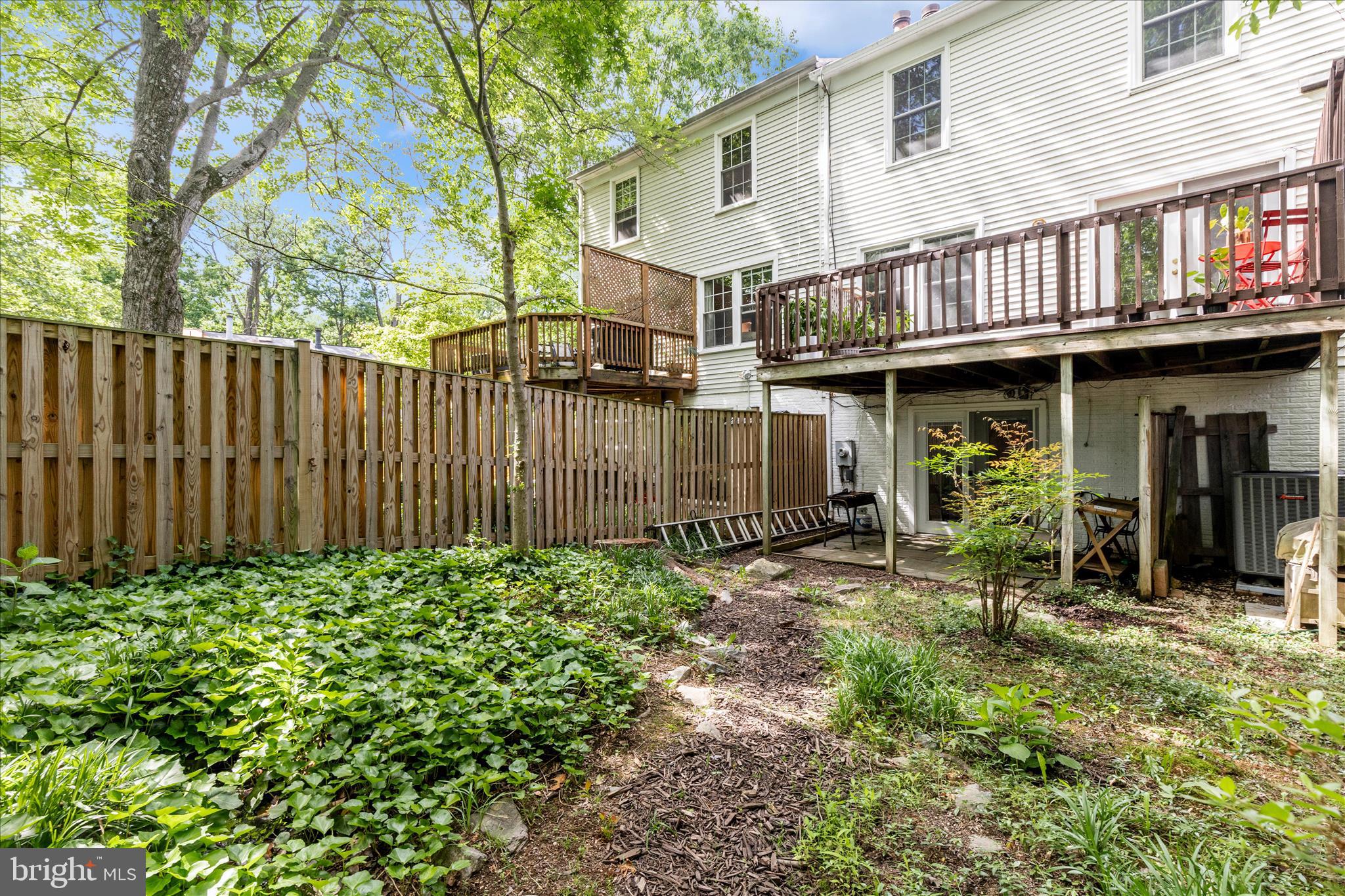 WOODLAND HILLS - Residential