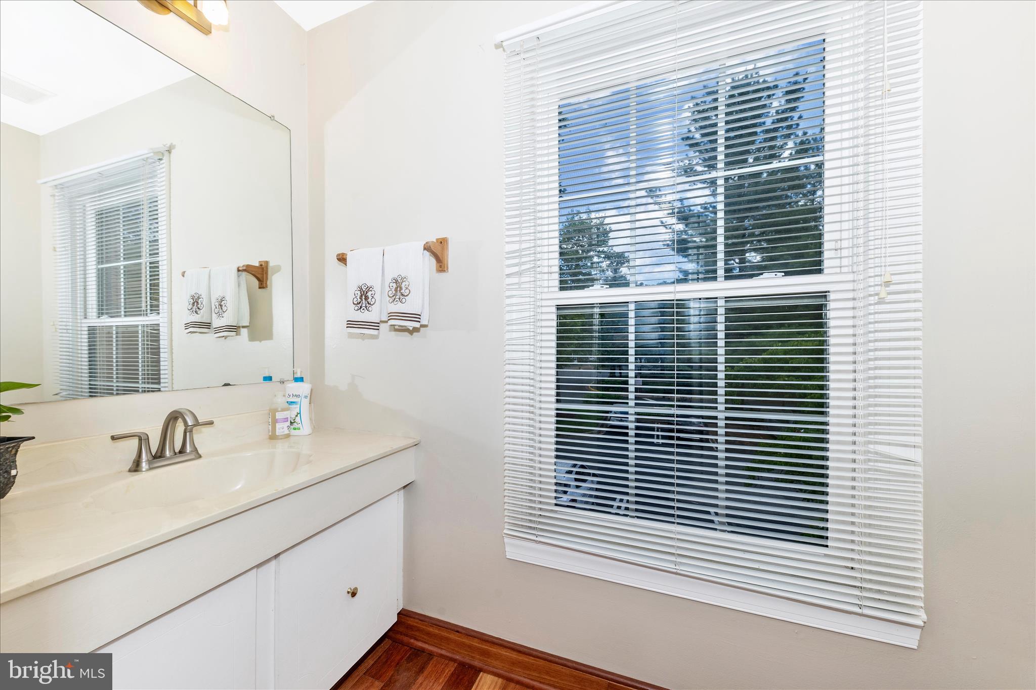 WOODLAND HILLS - Residential